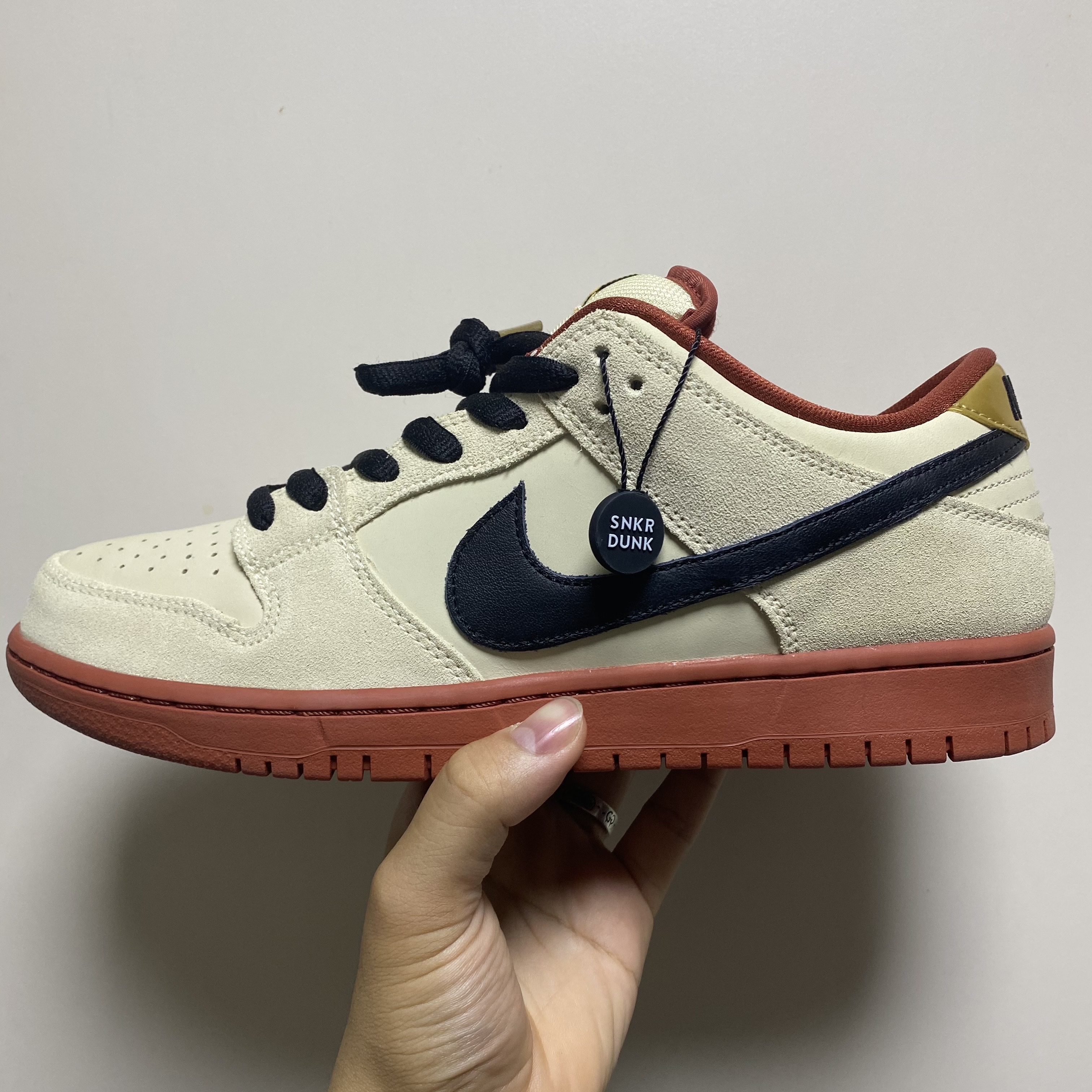 Nike SB Dunk Low Pro Hennessy 착용 스타일 - 2