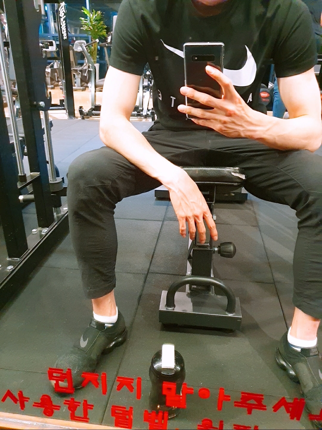 Nike Air VaporMax Moc Triple Black 착용 스타일