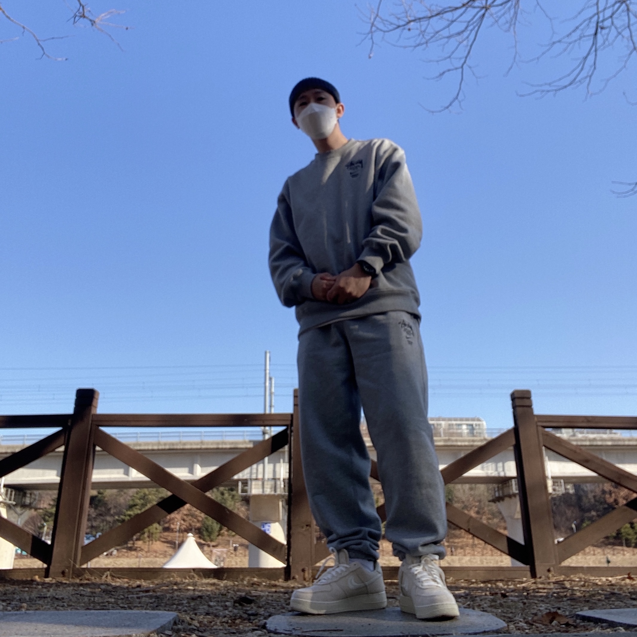 Nike x Stussy Air Force 1 Low Fossil, Nike x Stussy NRG ZR Fleece Pants Heather Grey - US/EU 착용 스타일 - 1