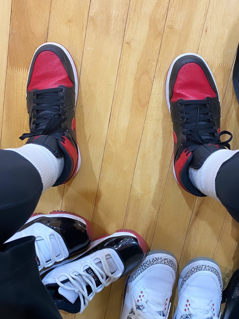 Jordan 1 Mid Bred Banned 2020, Jordan 11 Retro Low Concord Bred 착용 스타일 - 2