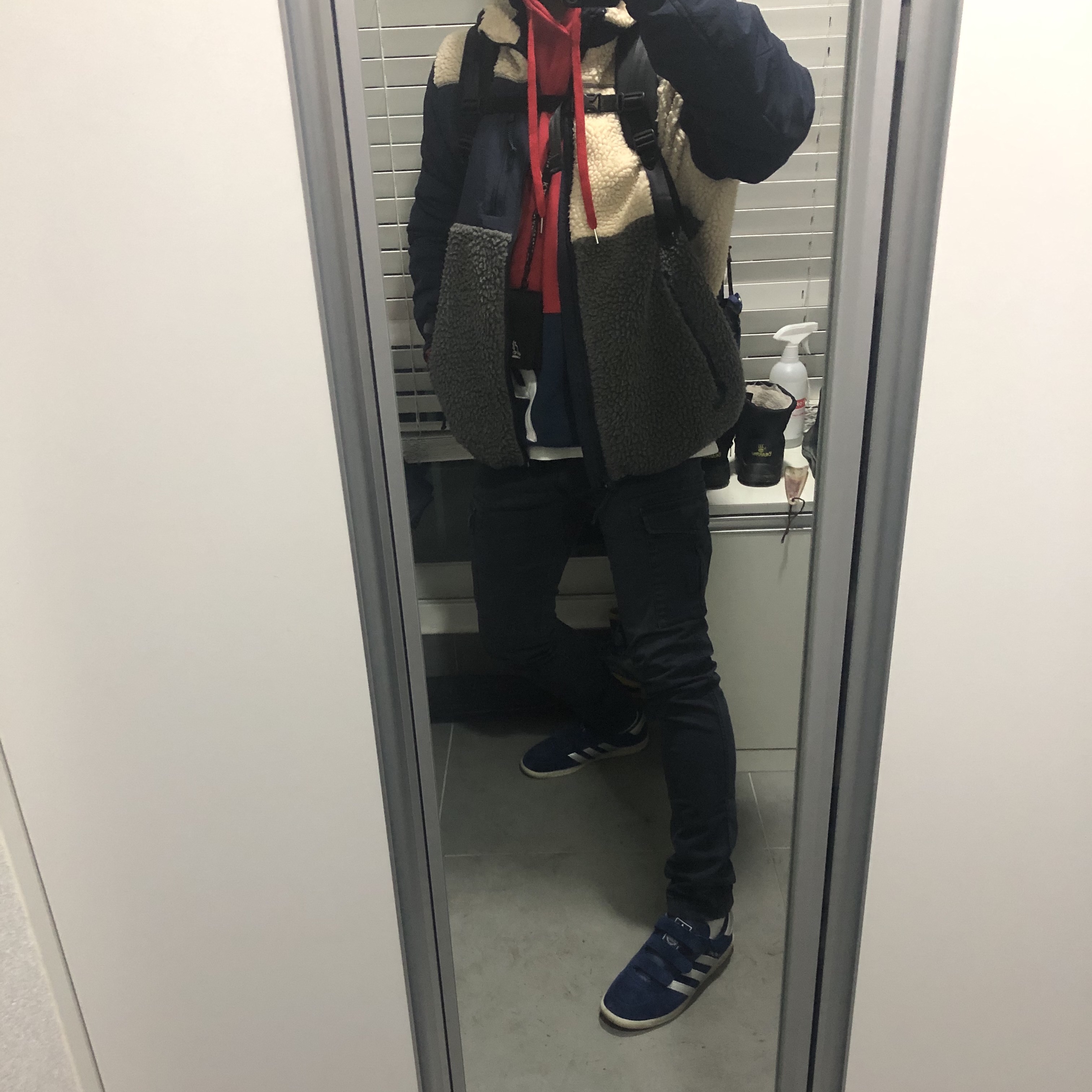 Adidas City Series Frankfurt 착용 스타일