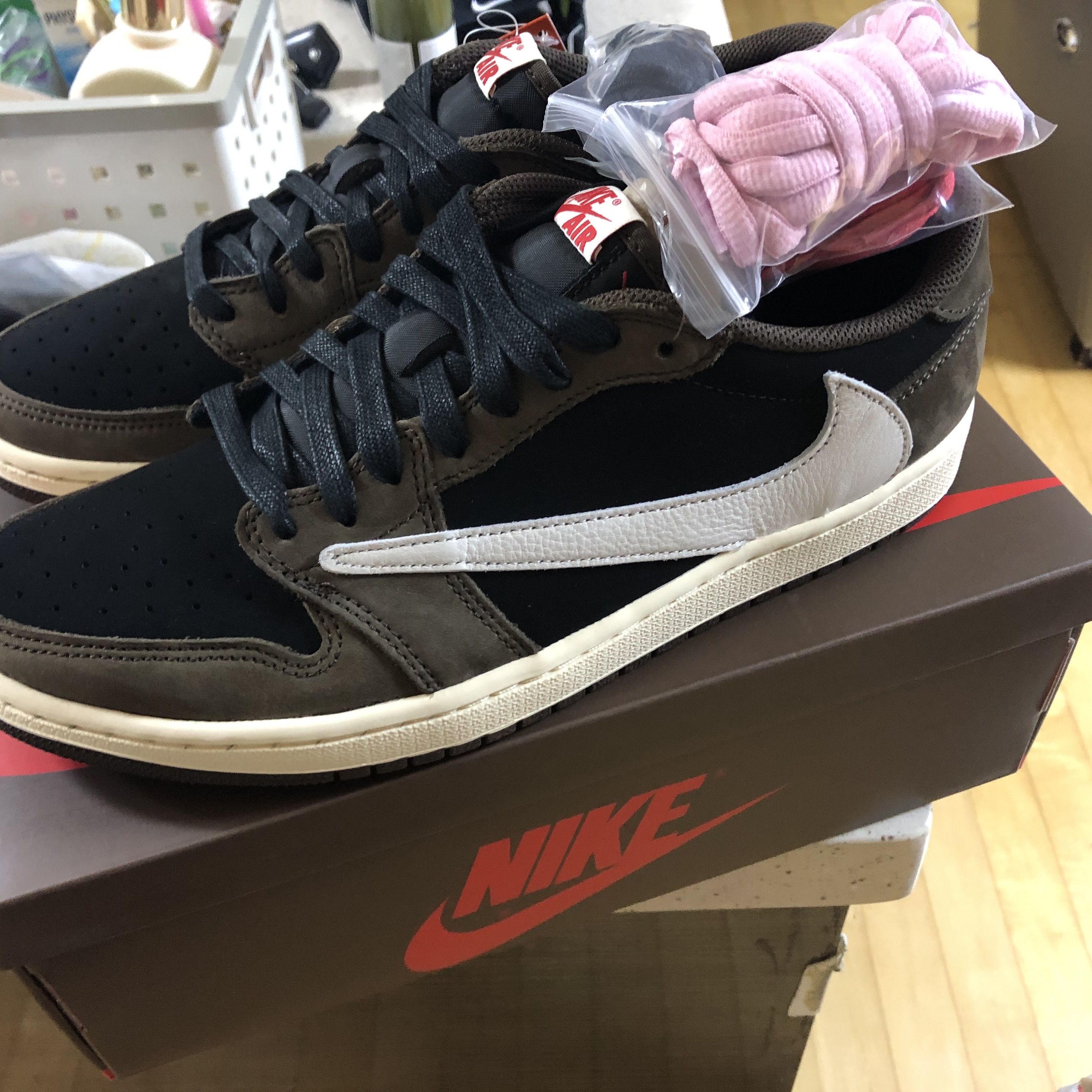 Jordan 1 x Travis Scott Retro Low OG SP Mocha 착용 스타일