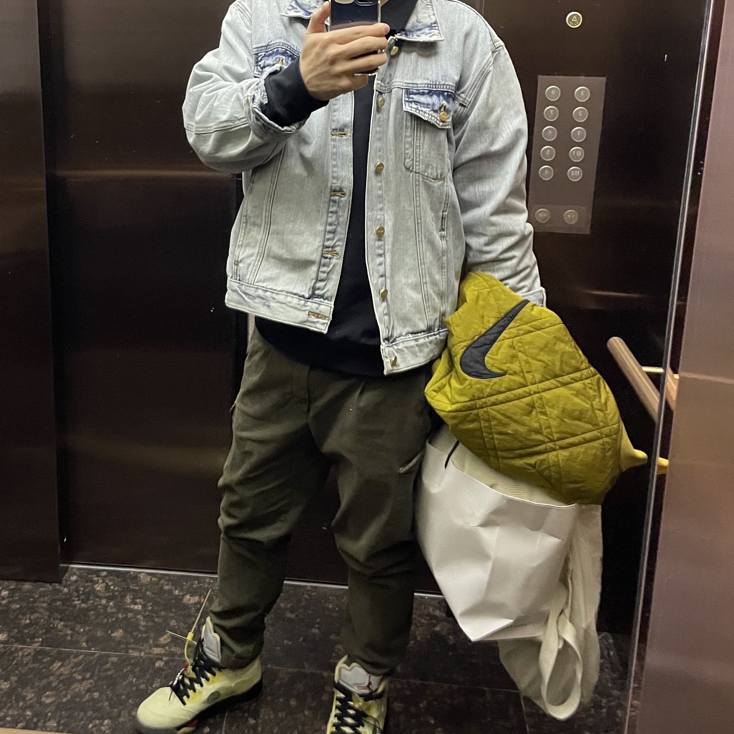 Jordan 5 x Off-White Retro SP Sail Fire Red, Essentials Denim Trucker Jacket Light Indigo - 20FW 착용 스타일