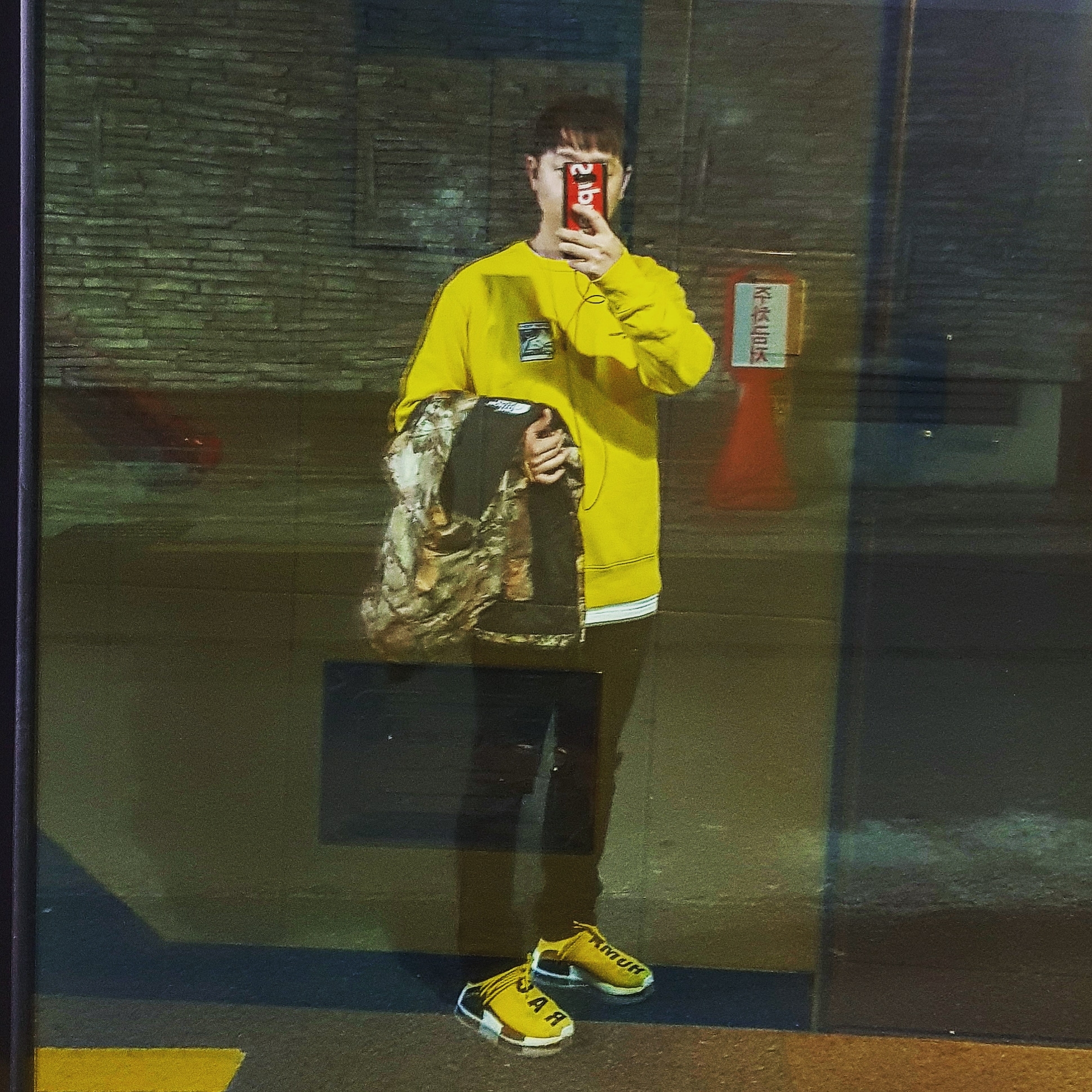 Adidas x Pharrell Williams Hu NMD Yellow, Supreme x The North Face Mountain Light Jacket Leaves - 16FW 착용 스타일