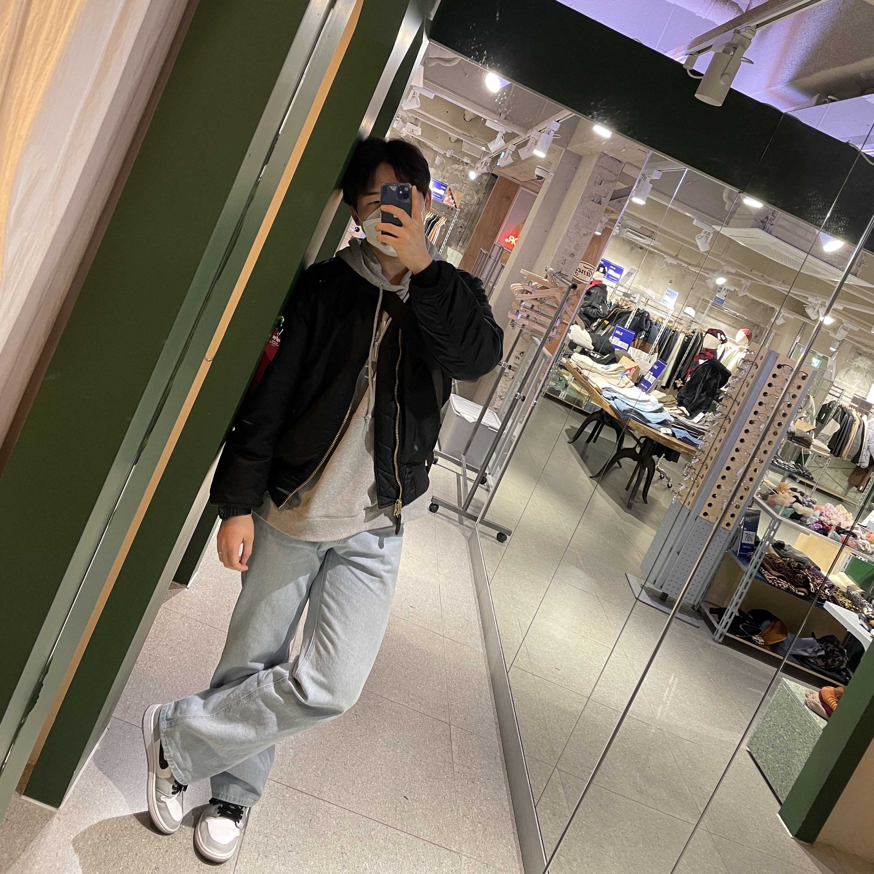 Jordan 1 Mid Light Smoke Grey 착용 스타일