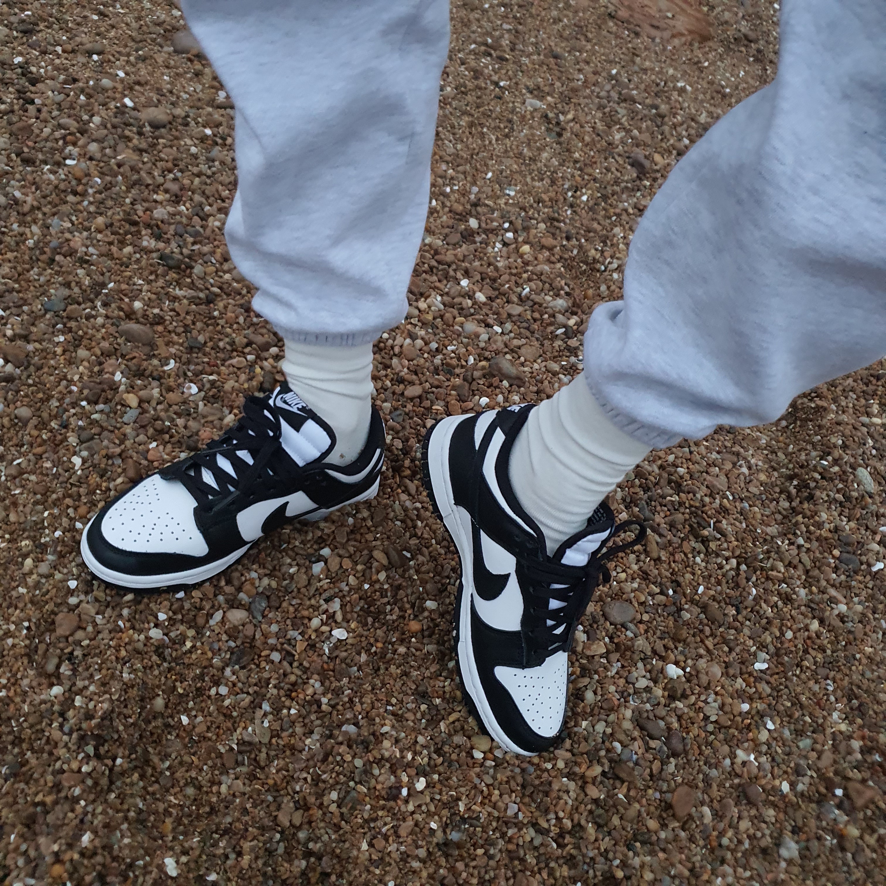 (W) Nike Dunk Low Black 착용 스타일 - 2