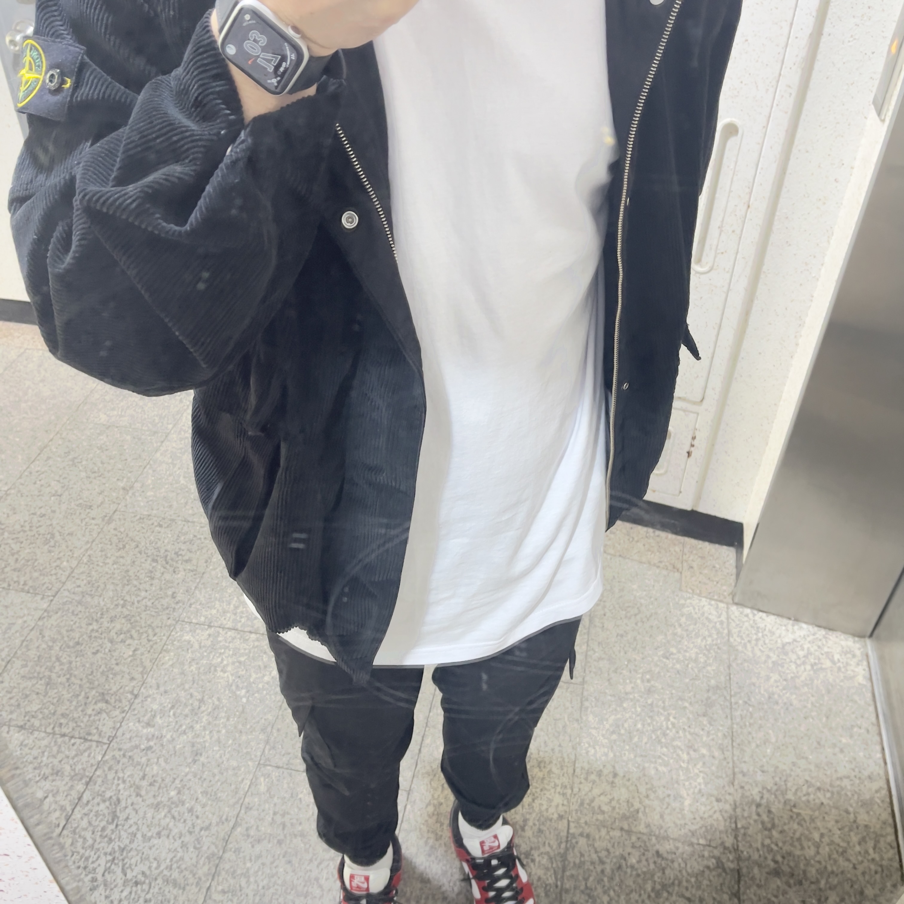 Supreme x Stone Island Corduroy Jacket Black - 20FW, Nike SB Dunk Low Pro Chicago 착용 스타일