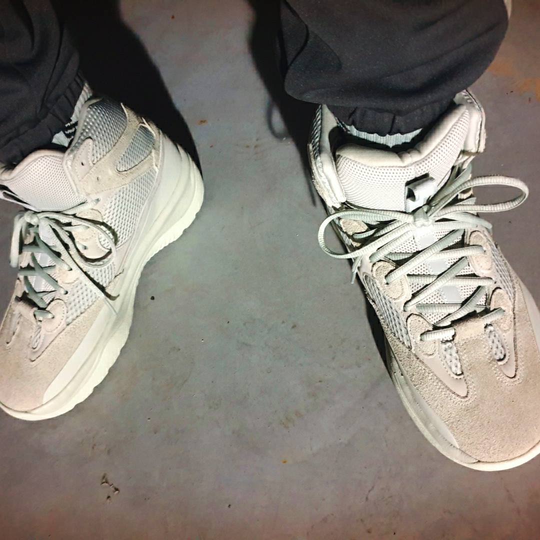 Adidas Yeezy Desert Boot Salt 착용 스타일 - 4