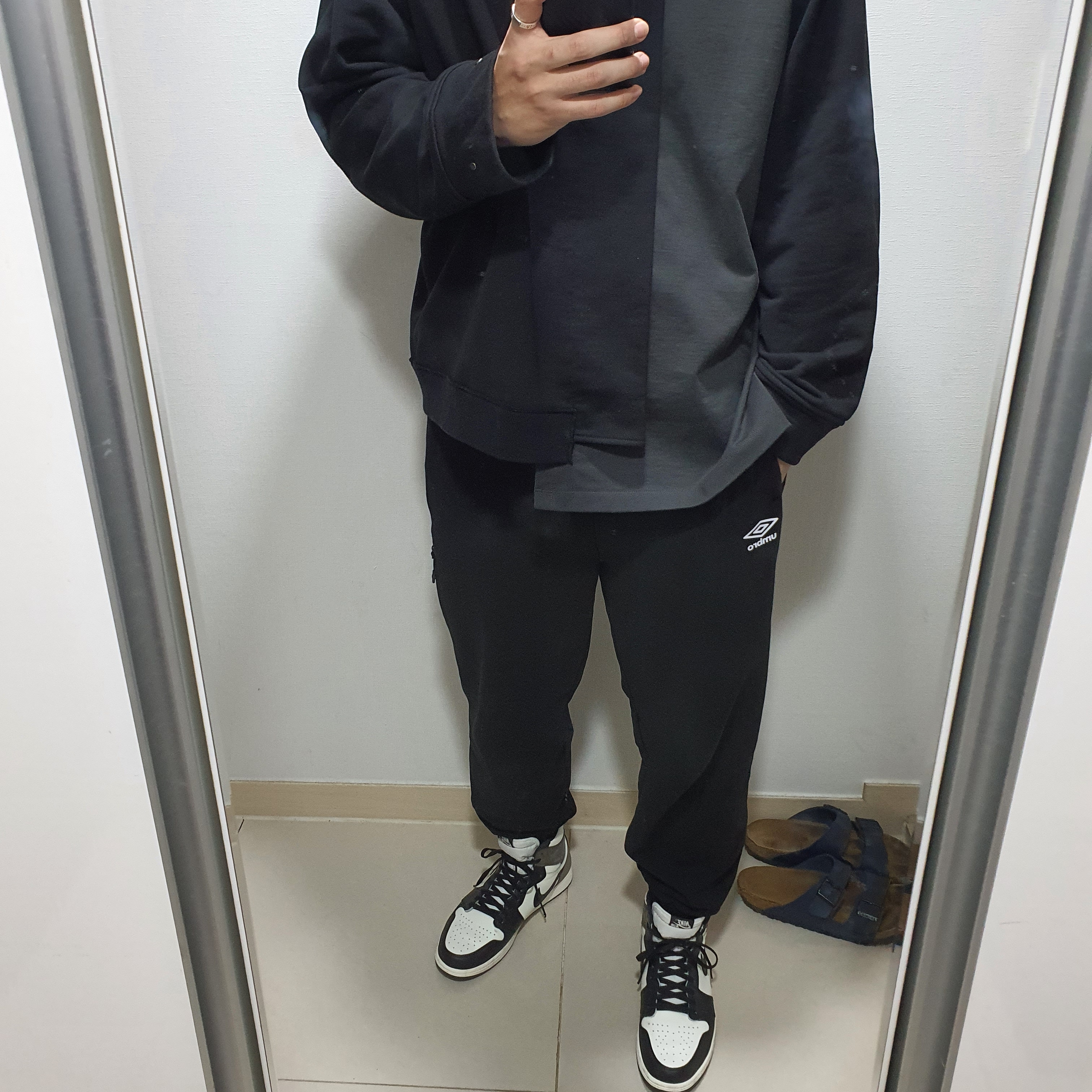 Jordan 1 Retro High OG Black Mocha 착용 스타일