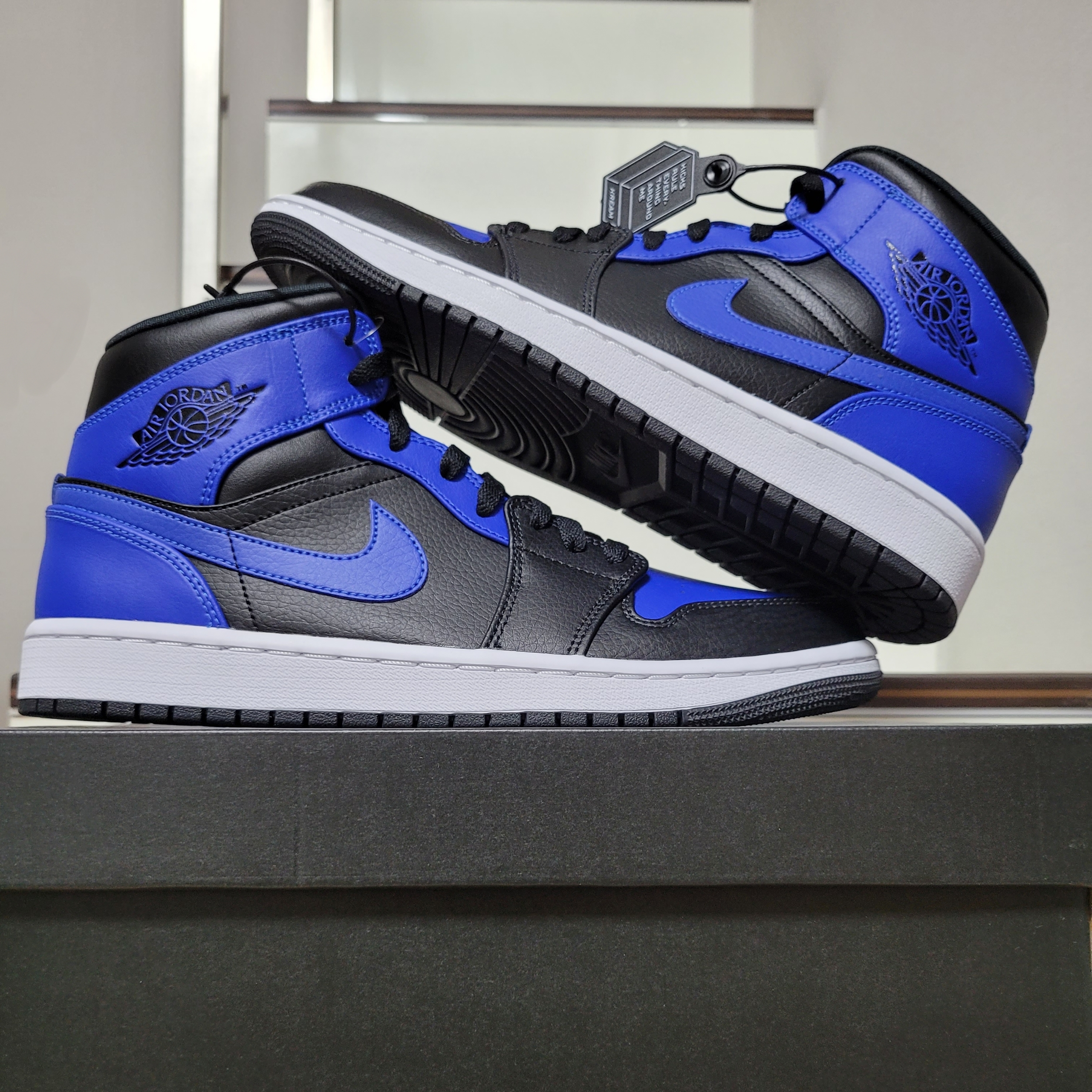Jordan 1 Mid Black Hyper Royal, (W) Nike Dunk Low Black 착용 스타일 - 1