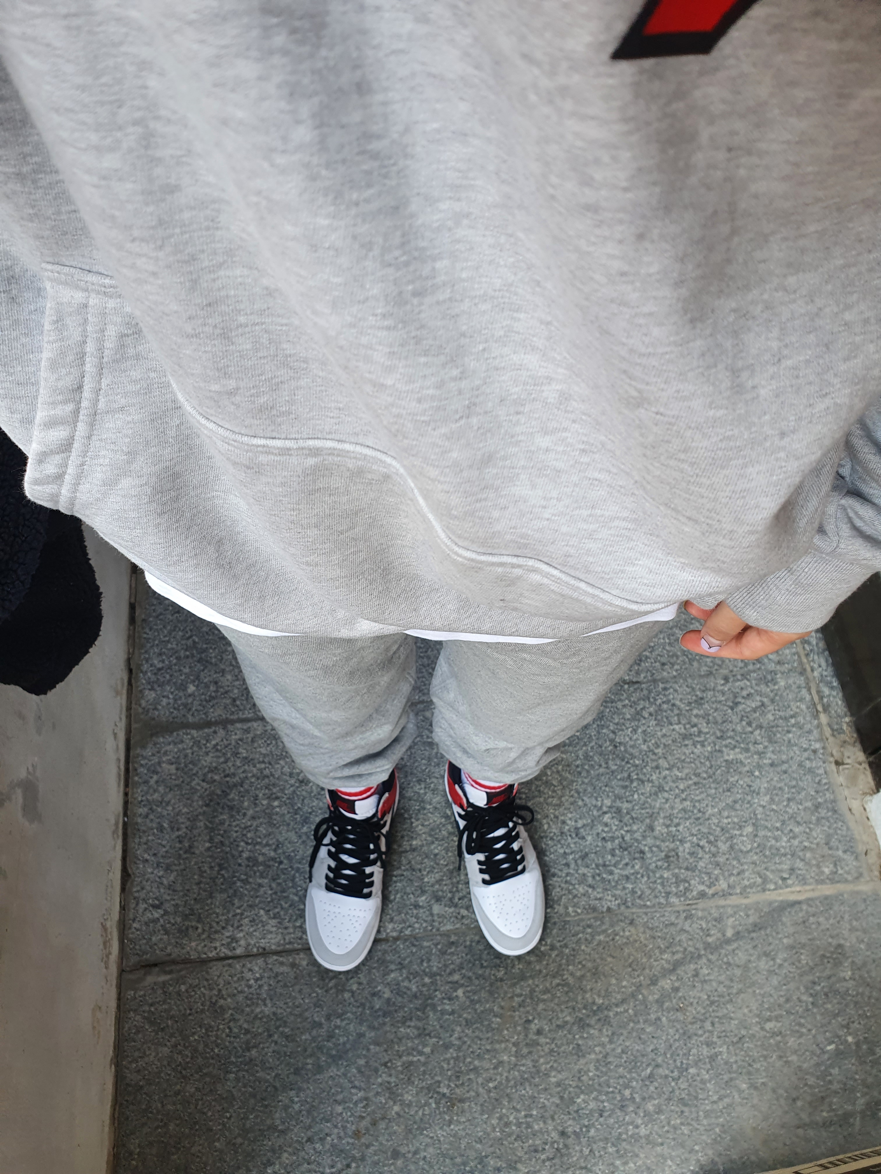 Palace x Spitfire Live to Bun Hood Grey Marl - 20FW, Jordan 1 Retro High OG Light Smoke Grey 착용 스타일 - 1