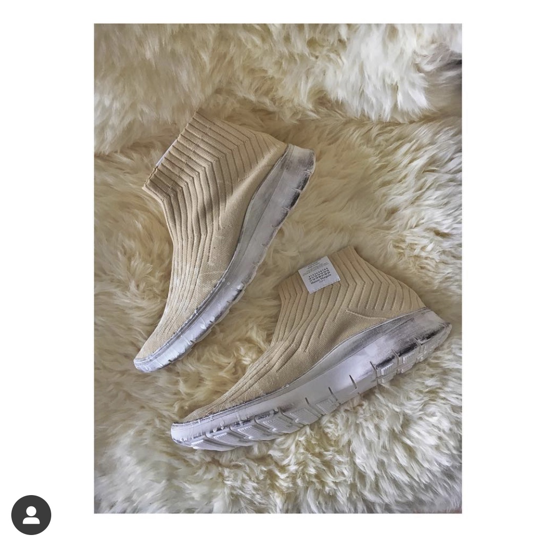 Maison Margiela Painted Splatter Sock Runner Beige 착용 스타일