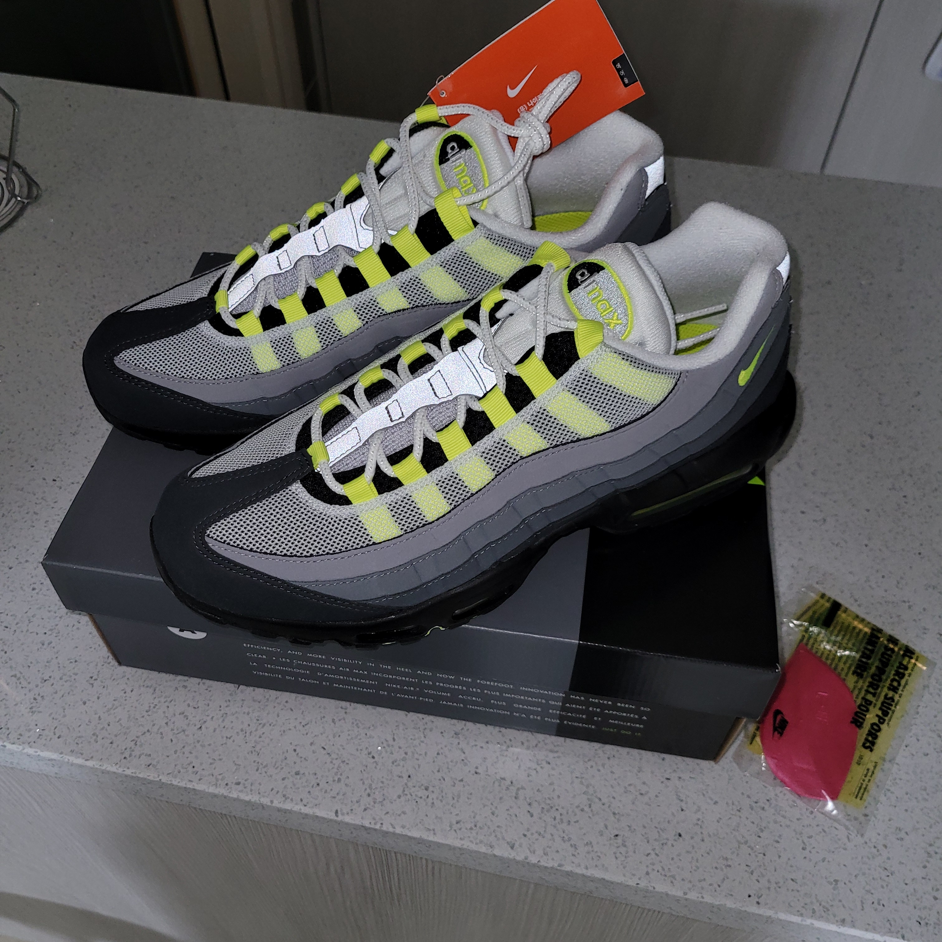 Nike Air Max 95 OG Neon Yellow 2020 착용 스타일