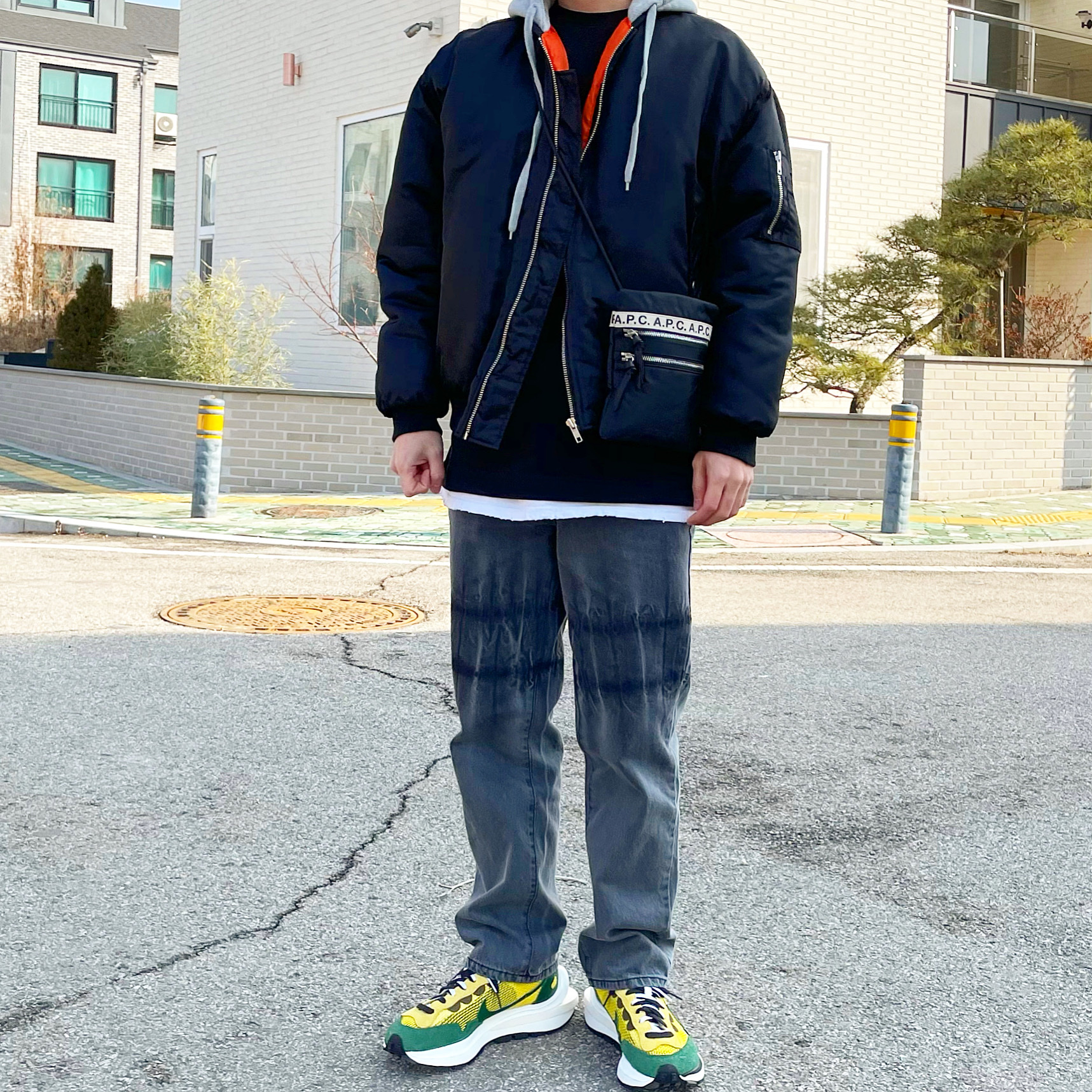 Nike x Sacai VaporWaffle Tour Yellow & Gorge Green Sail 착용 스타일