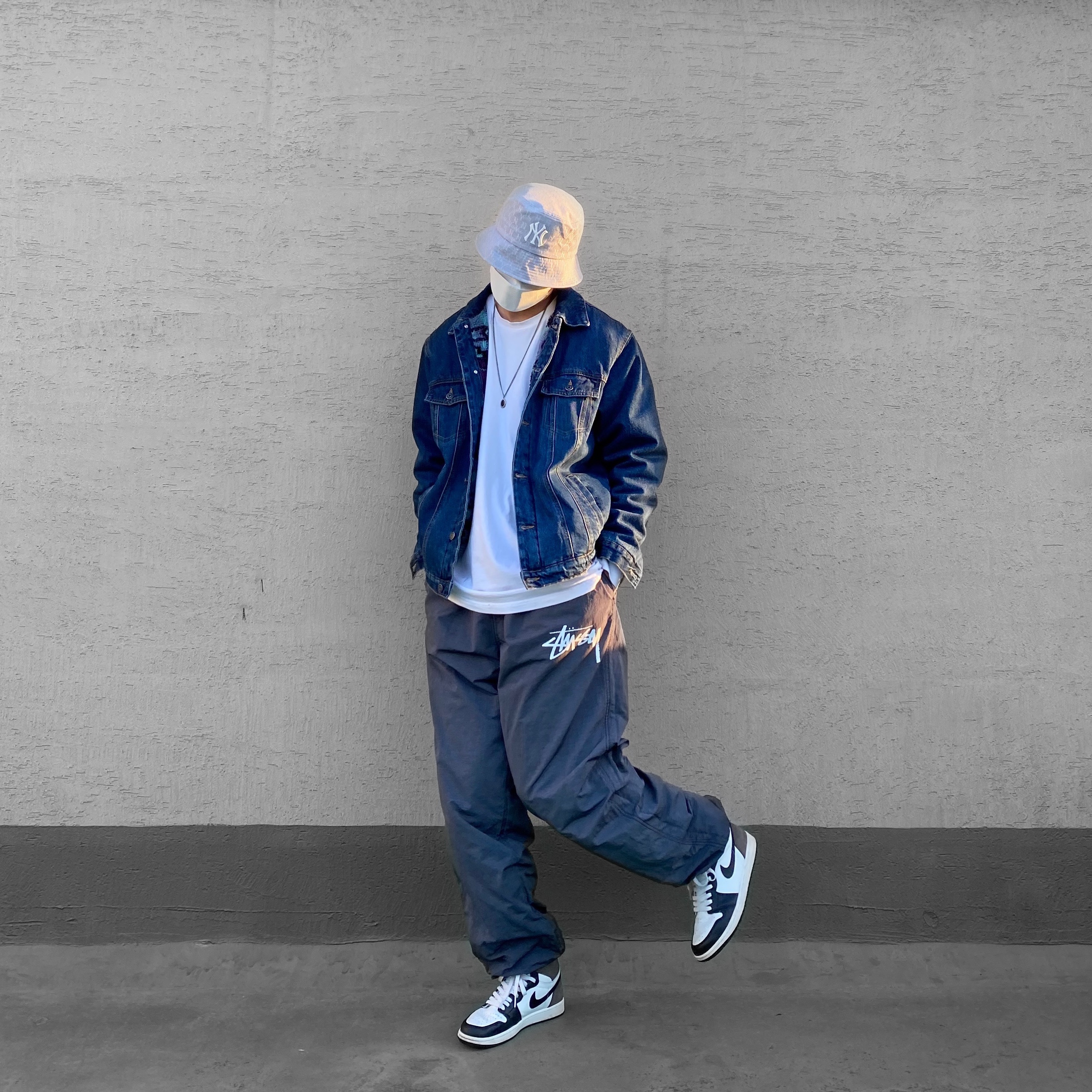 Jordan 1 Retro High OG Black Mocha, Nike x Stussy Beach Pants Off Noir 착용 스타일