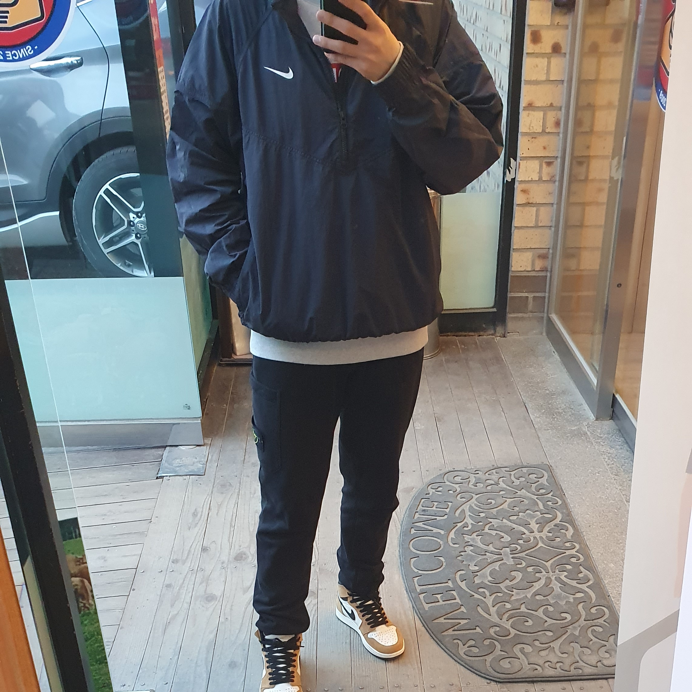 Nike x Stussy Windrunner Jacket Off Noir, Jordan 1 Retro High Rookie of the Year 착용 스타일