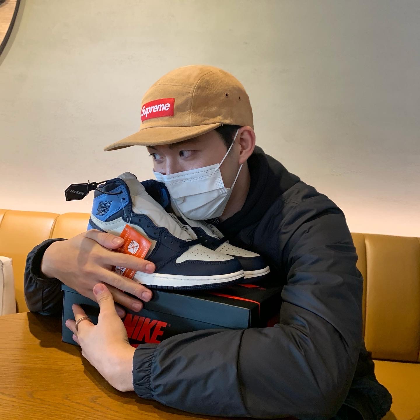 Jordan 1 Retro High Obsidian UNC 착용 스타일 - 2