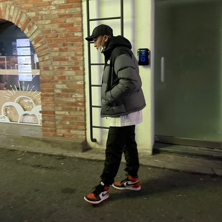 Jordan 1 Retro Shattered Backboard, Supreme x Stone Island Painted Camo Nylon 6-Panel Black - 20FW 착용 스타일