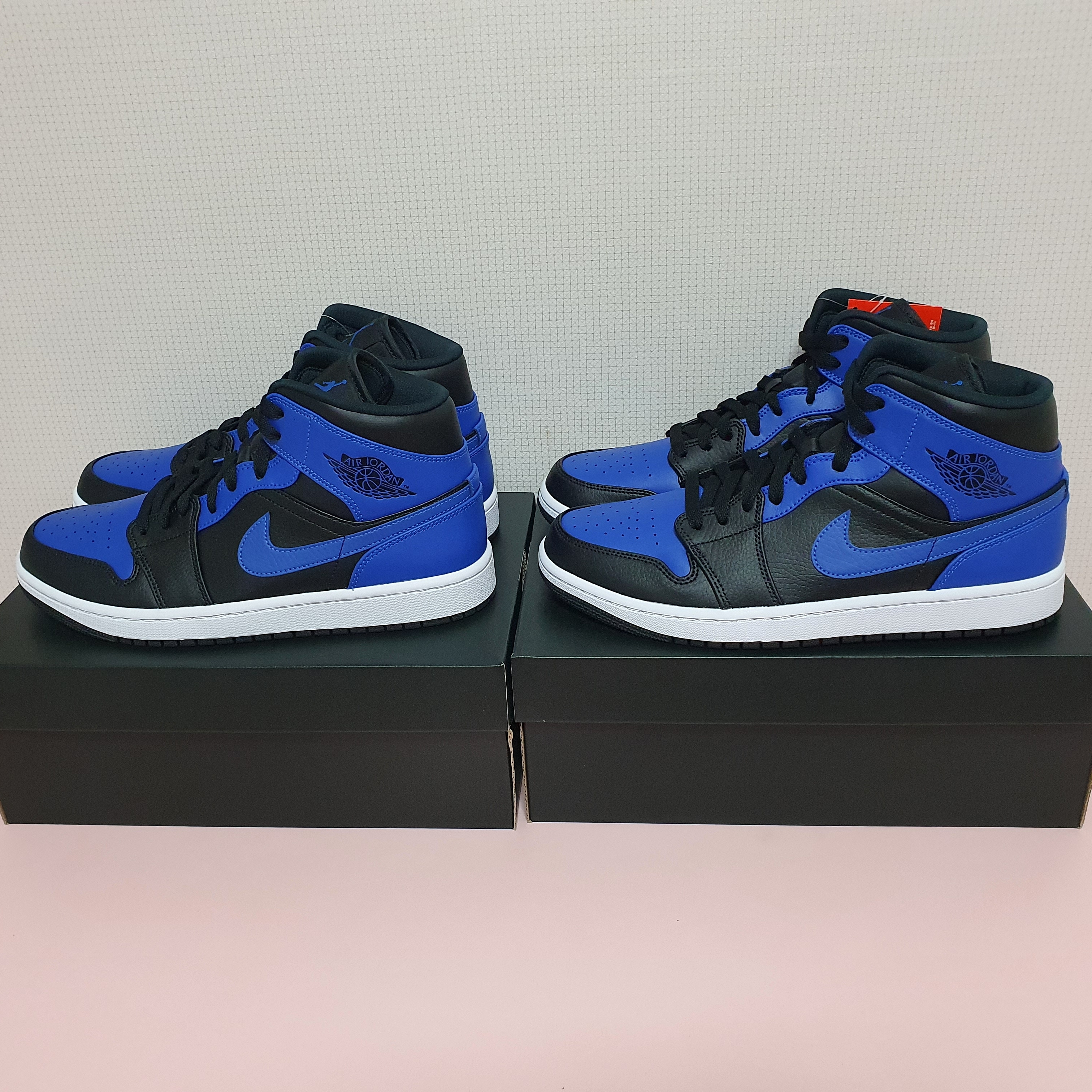 Jordan 1 Mid Black Hyper Royal 착용 스타일 - 1