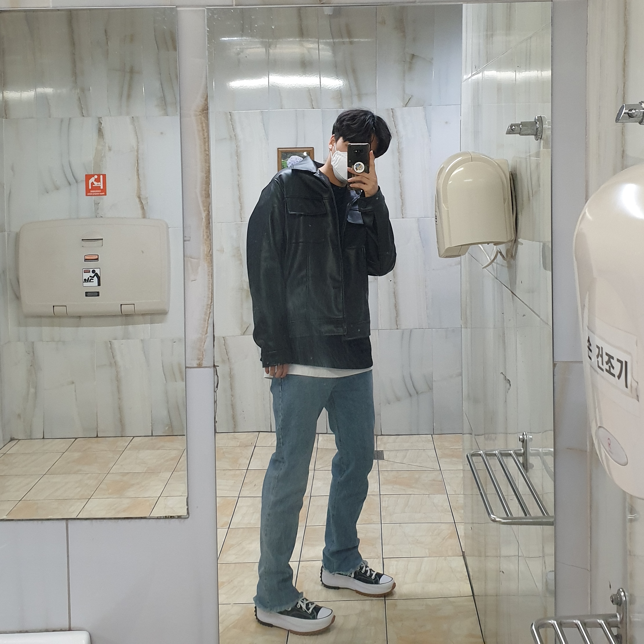 Converse Run Star Hike Hi Black White Gum 착용 스타일