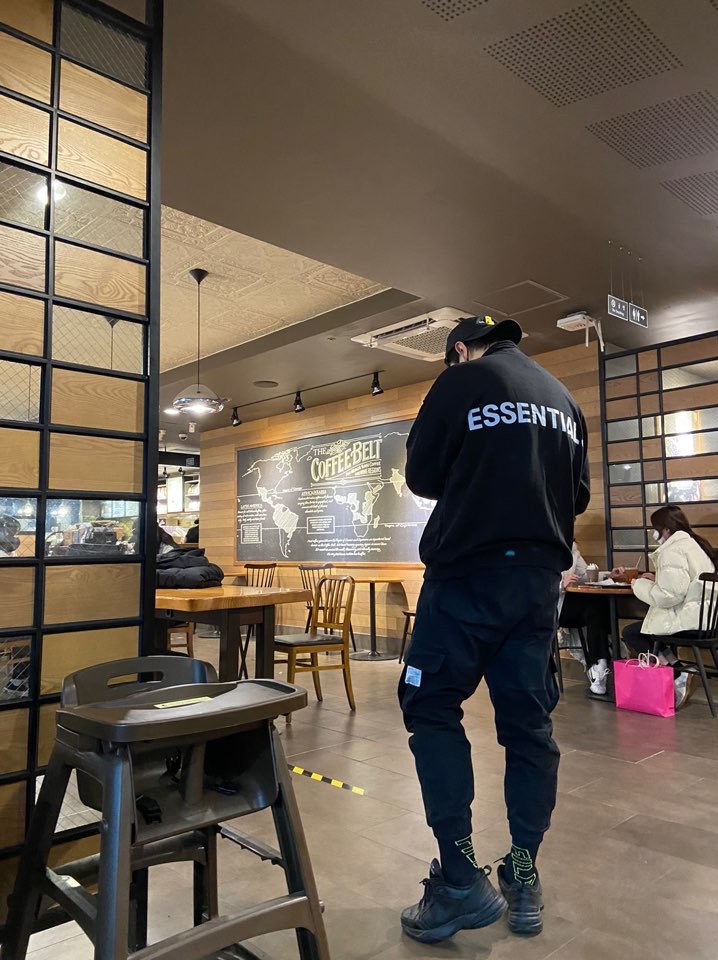 Essentials 3D Silicon Applique Crewneck Dark Slate/Black 2020, Nike Air Monarch IV Black 착용 스타일