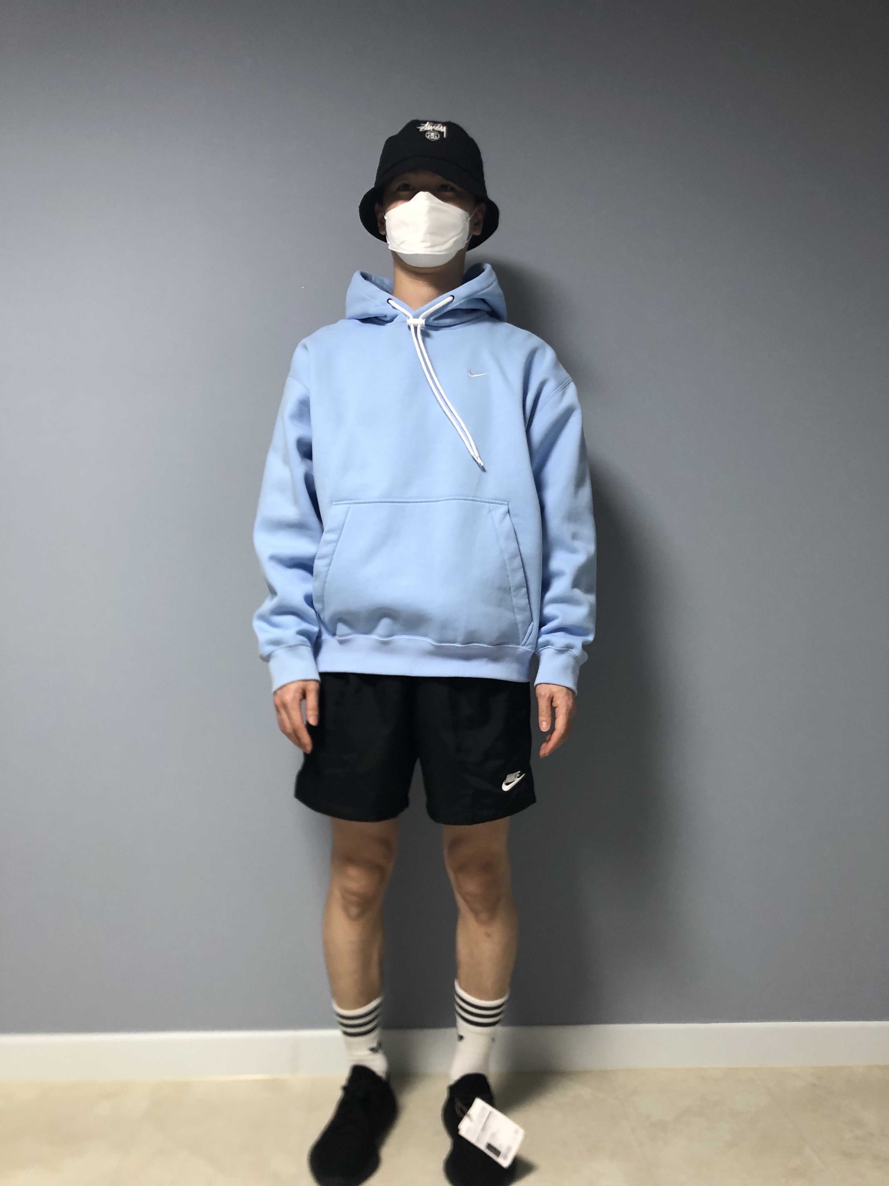 Adidas Yeezy Boost 350 V2 Black Red 2020, Nike M NRG Hoodie Psychic Blue 착용 스타일