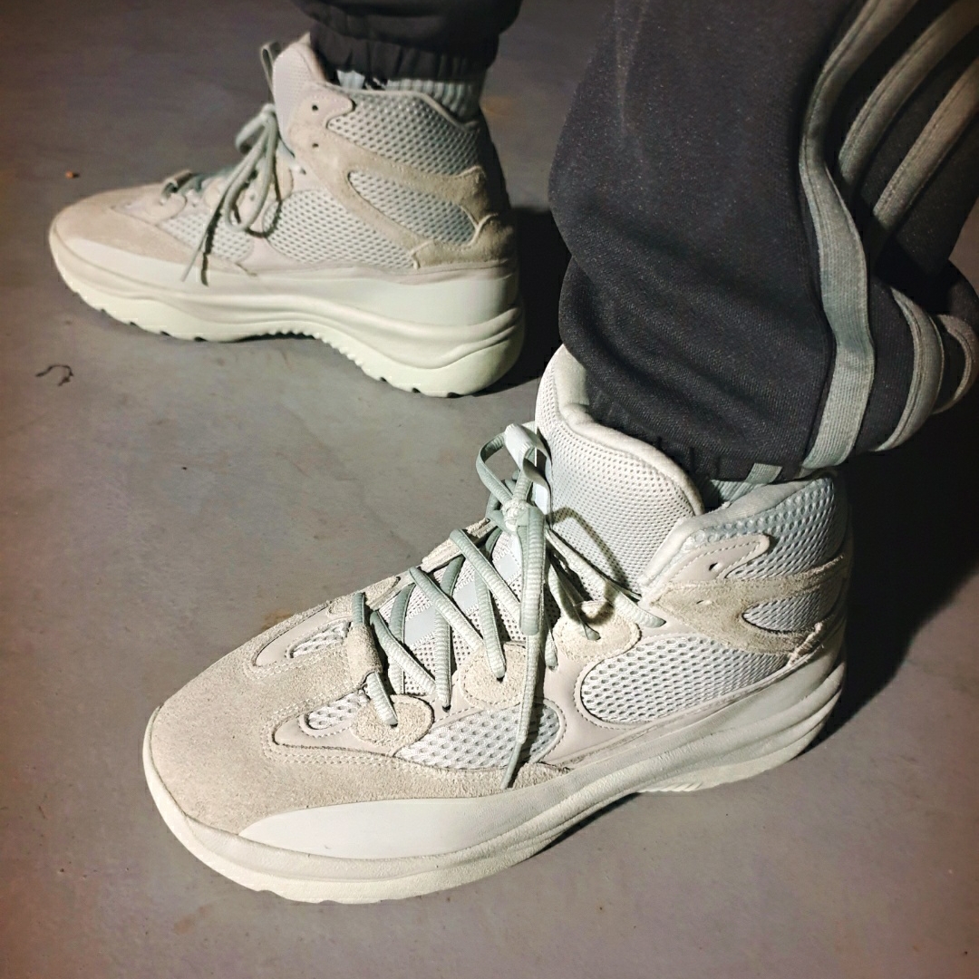 Adidas Yeezy Desert Boot Salt 착용 스타일 - 5