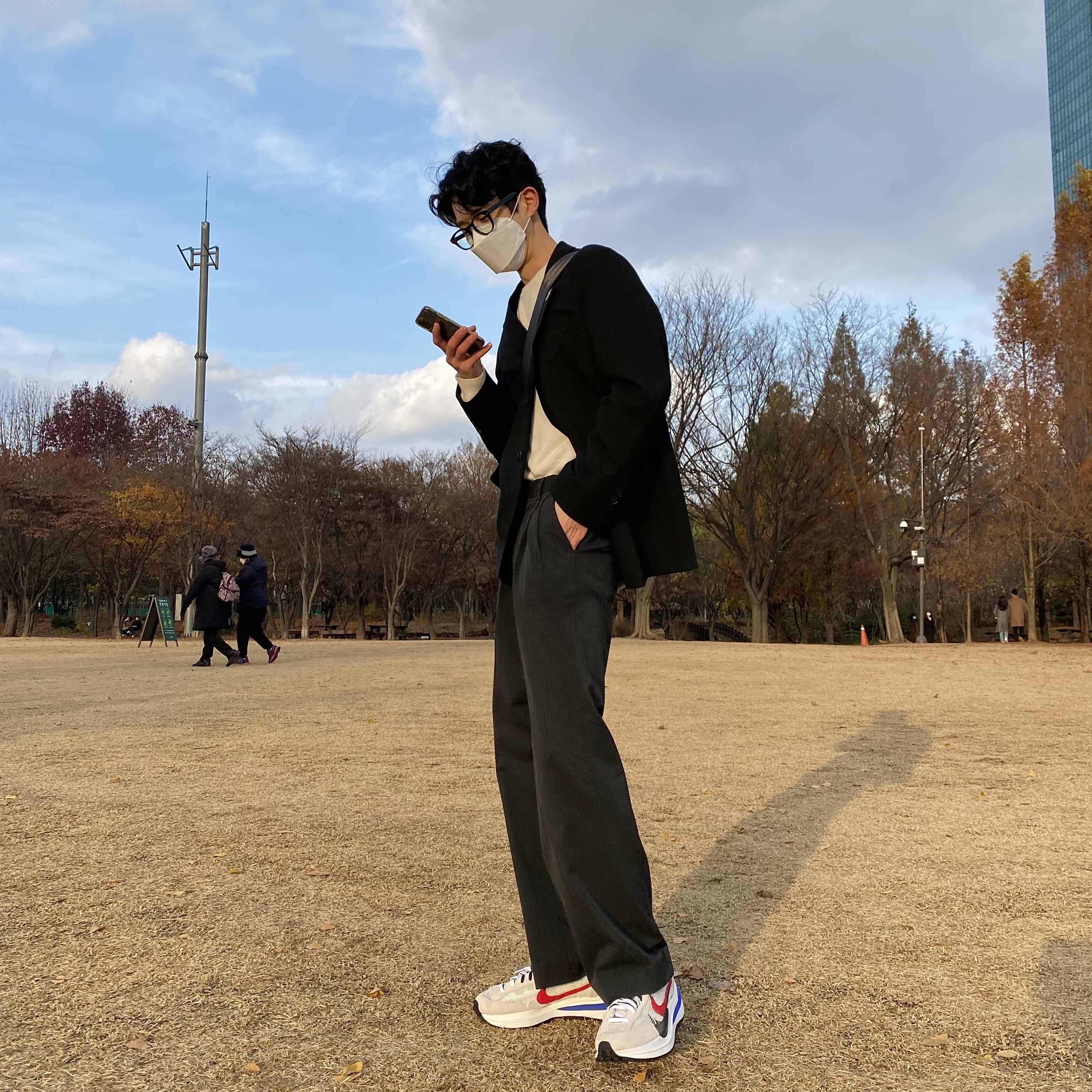 Nike x Sacai VaporWaffle Royal Fuchsia 착용 스타일