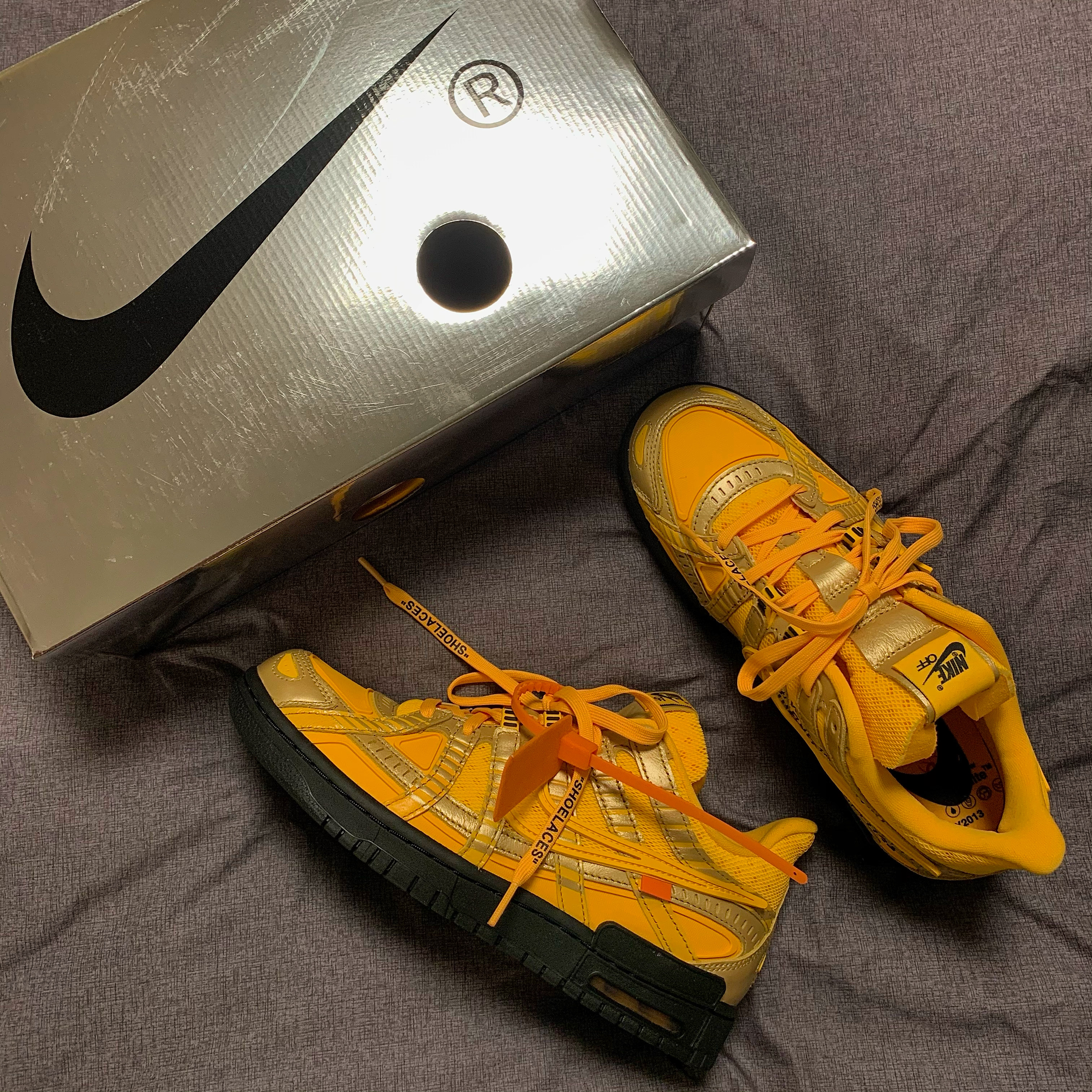 Nike x Off-White Air Rubber Dunk University Gold 착용 스타일