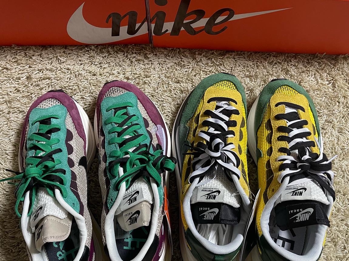 Nike x Sacai VaporWaffle Tour Yellow & Gorge Green Sail, Nike x Sacai VaporWaffle String & Black Villain Red 착용 스타일