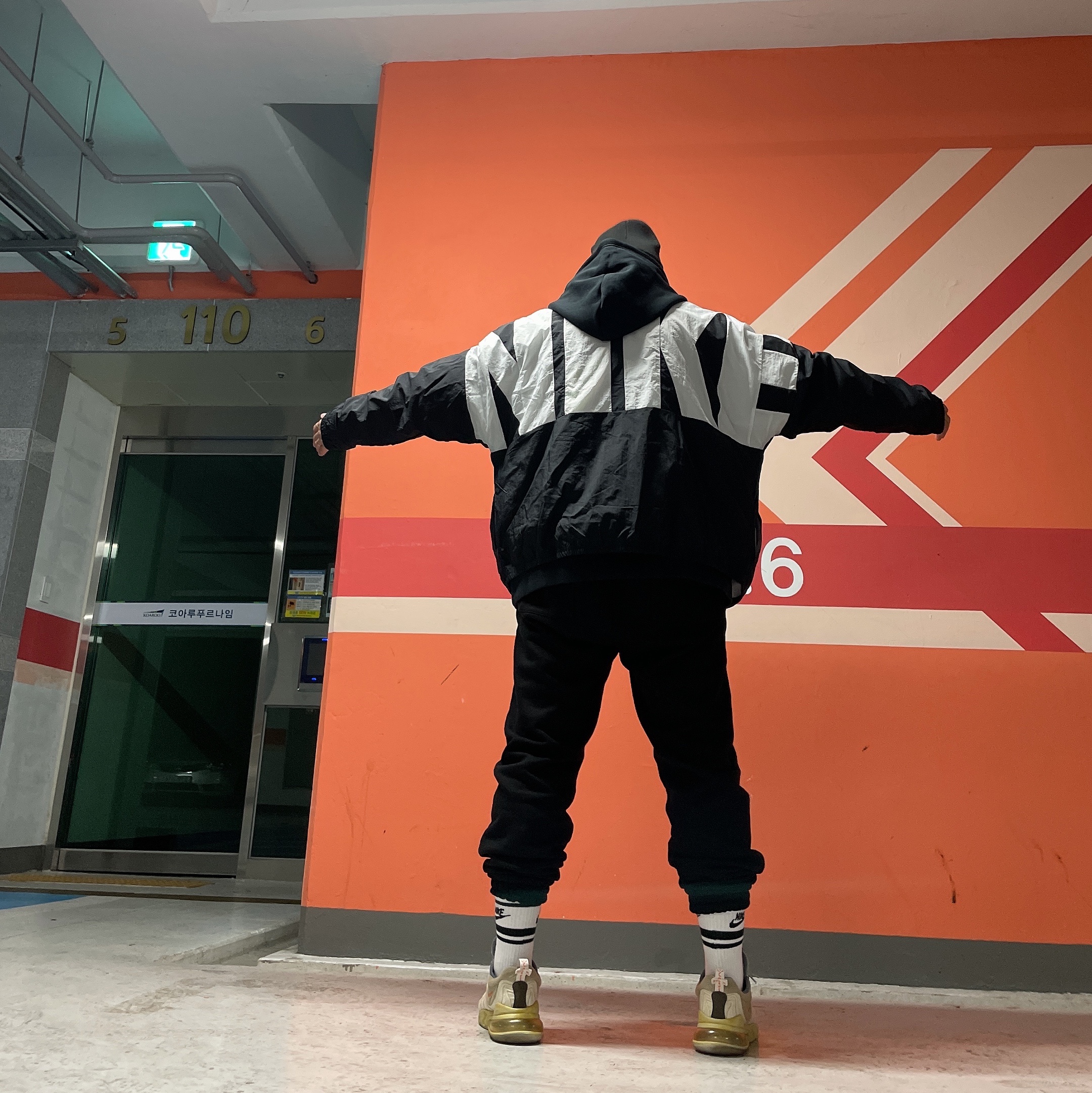 Nike x Travis Scott Air Max 270 React Cactus Trails, Nike x Stussy Cuff Beanie Black 착용 스타일