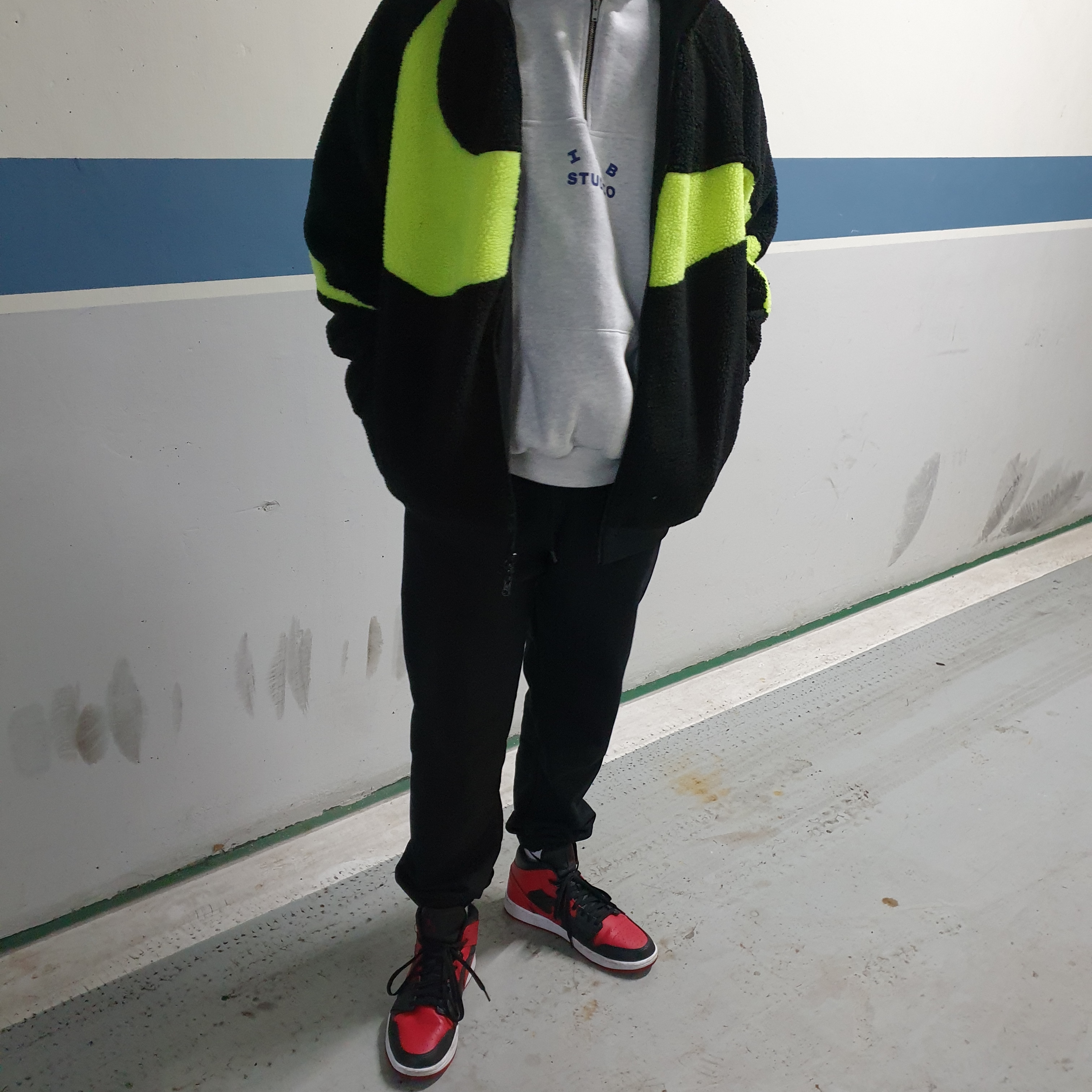 IAB Studio Half Zip Pullover Light Gray 착용 스타일