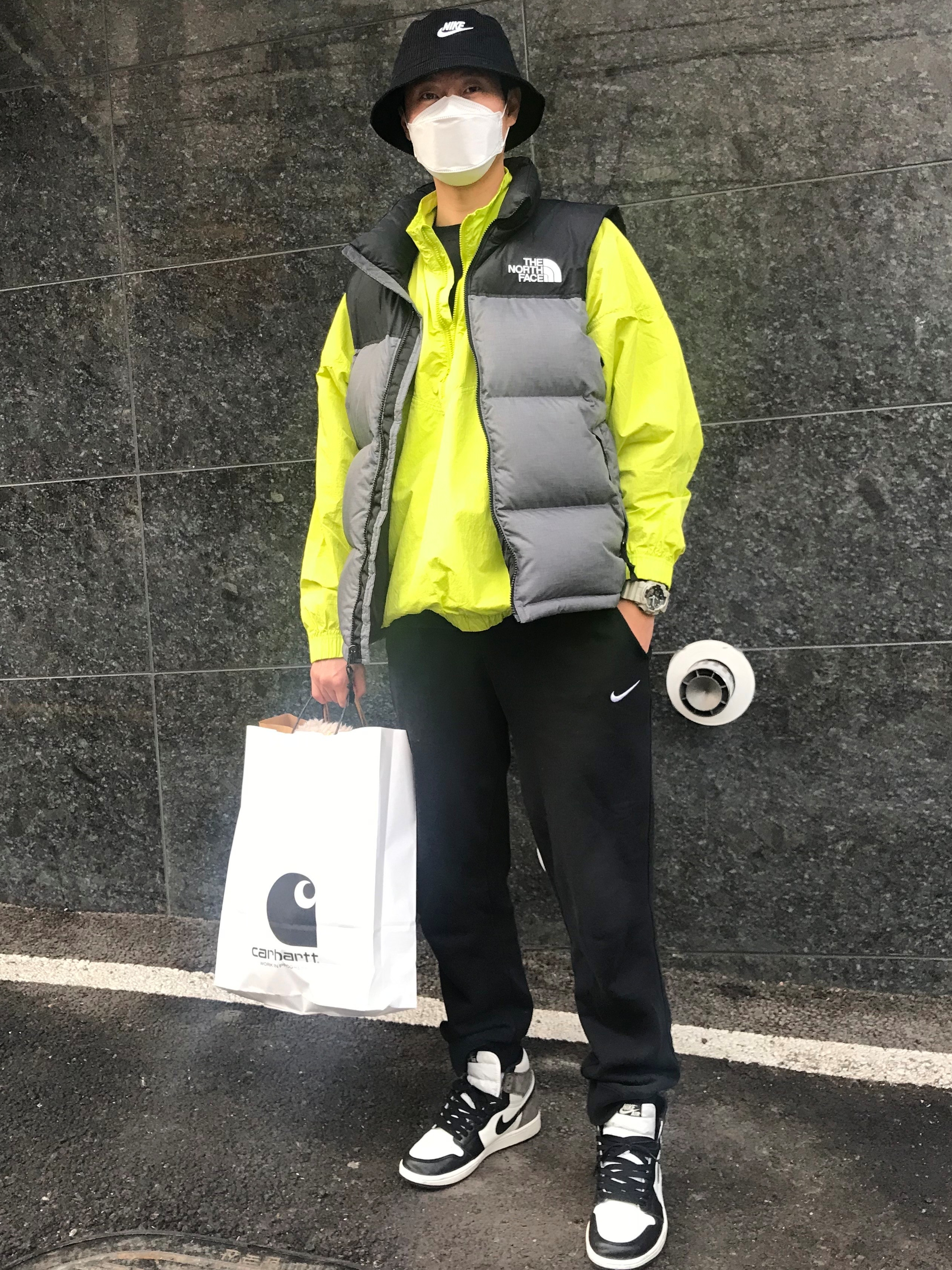 Nike Futura Corduroy Bucket Black, Nike x Stussy Windrunner Jacket Bright Cactus 착용 스타일
