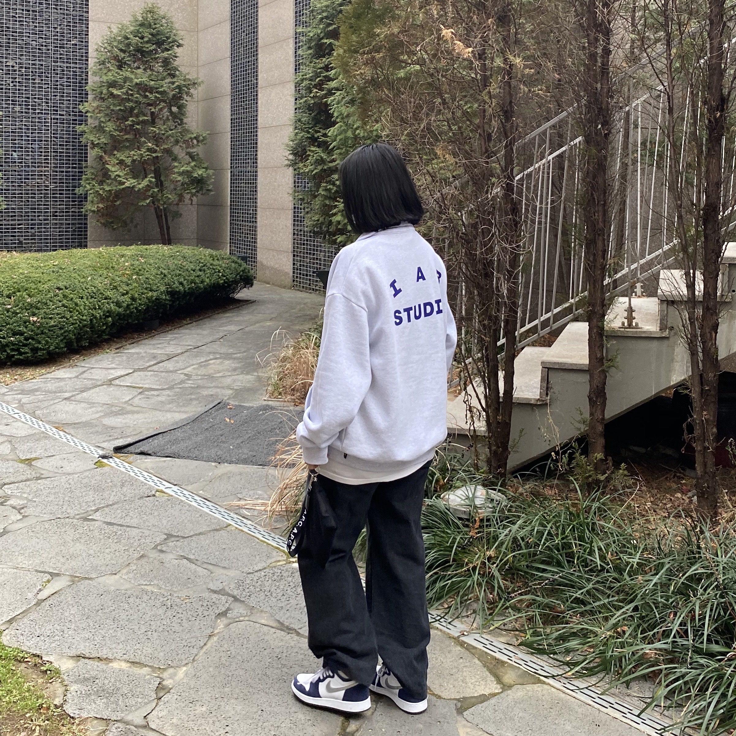 (GS) Jordan 1 Retro High OG CO.JP Midnight Navy, IAB Studio Half Zip Pullover Light Gray 착용 스타일