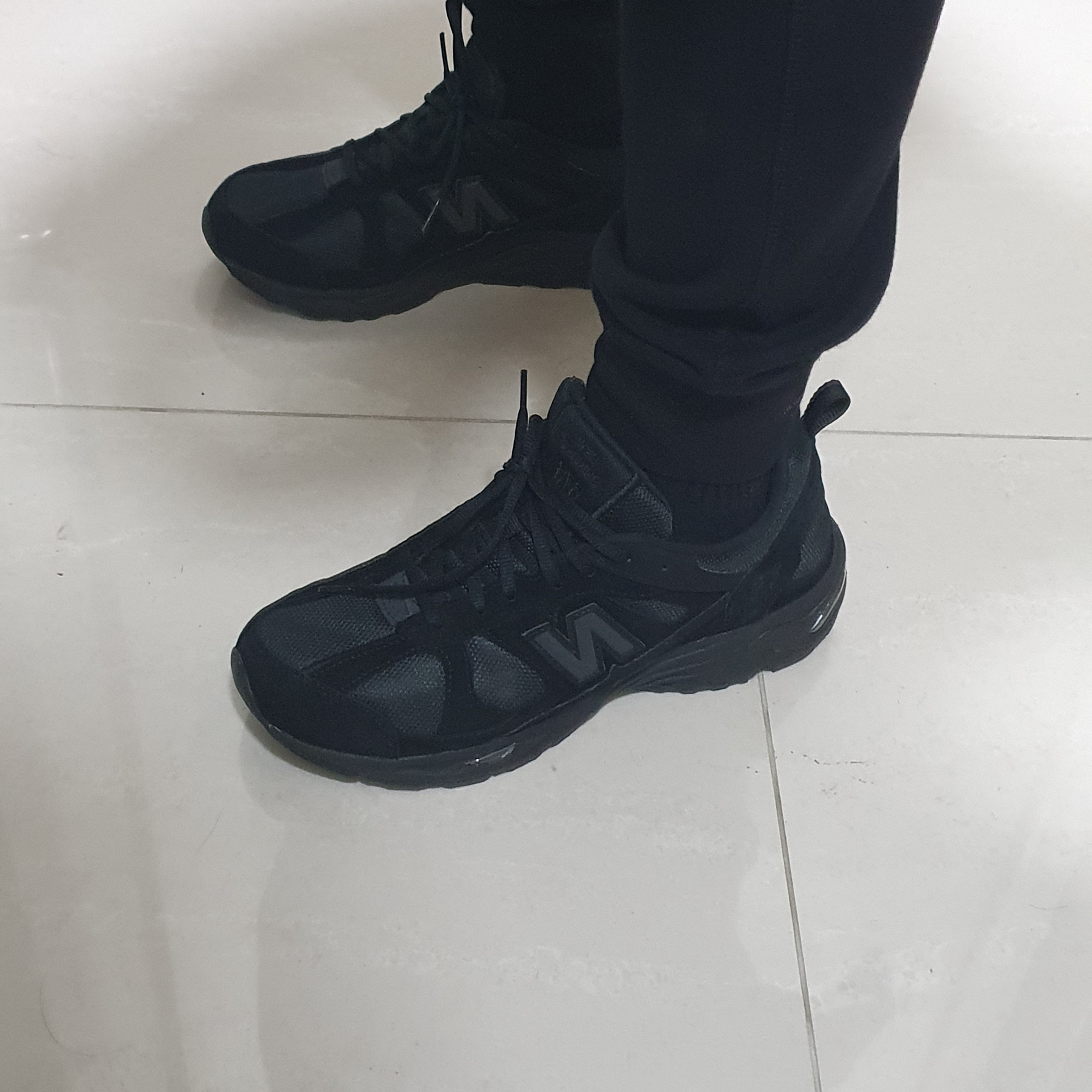 New Balance 878 Triple Black 착용 스타일 - 3