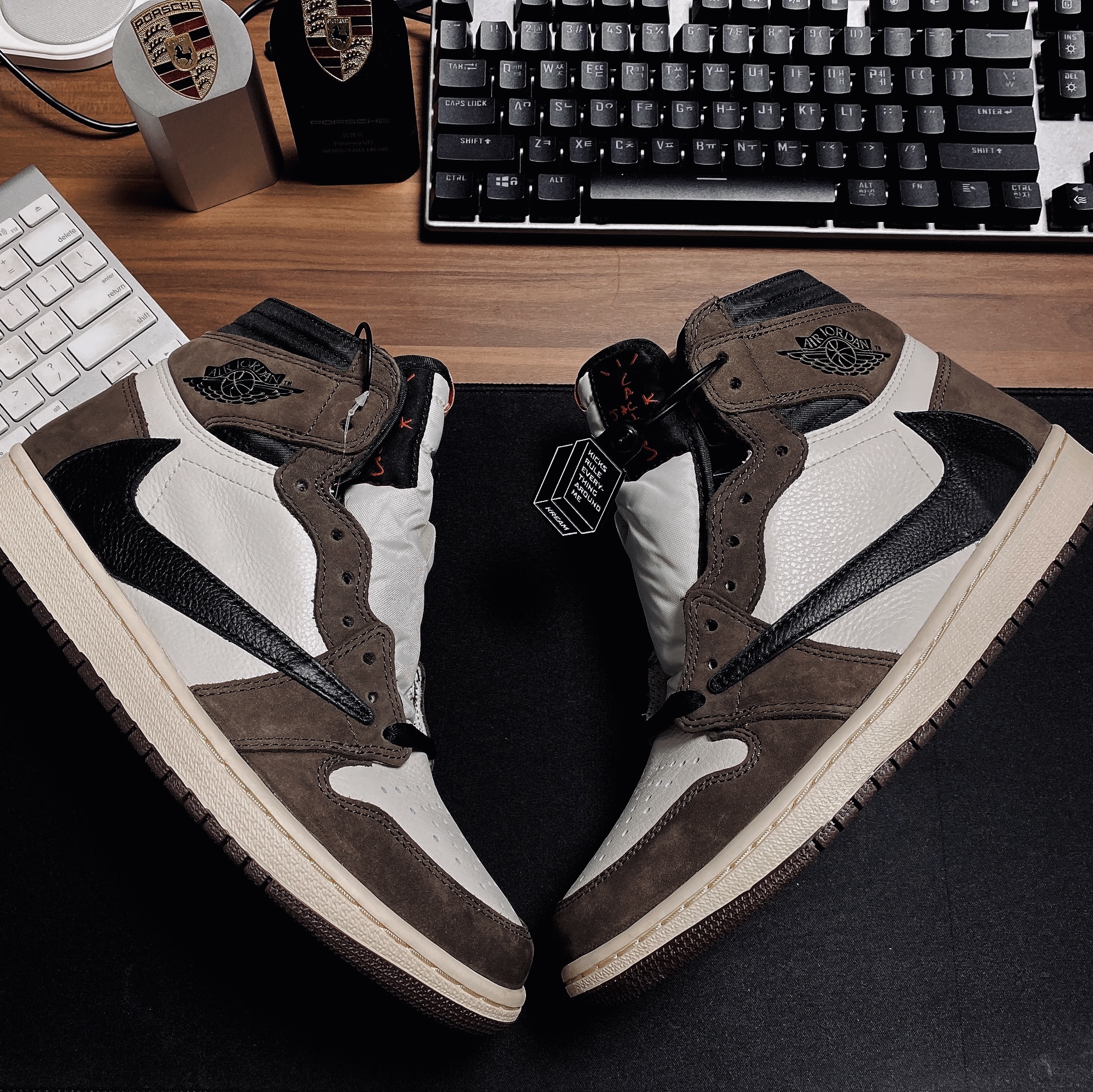 Jordan 1 x Travis Scott Retro High OG SP Mocha 착용 스타일