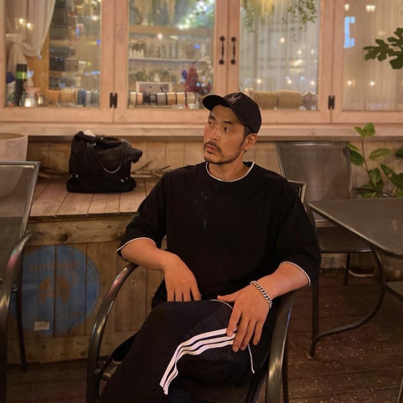 Adidas x Raf Simons Detroit Runner Core Black 착용 스타일 - 2