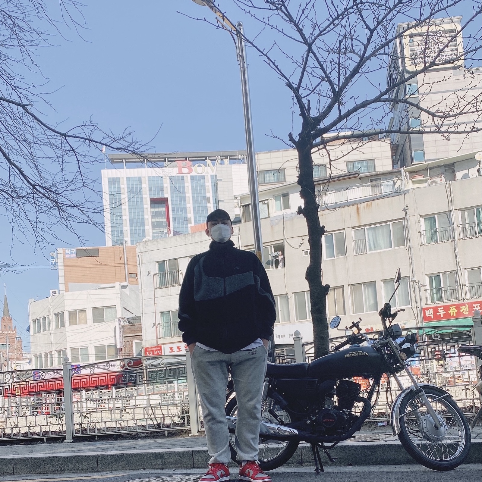 Nike Dunk Low Retro Medium Grey, Nike Big Swoosh Full Zip Jacket Black Anthracite 착용 스타일