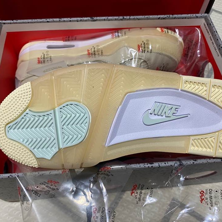 (W) Jordan 4 x Off-White Retro SP Sail 착용 스타일 - 3
