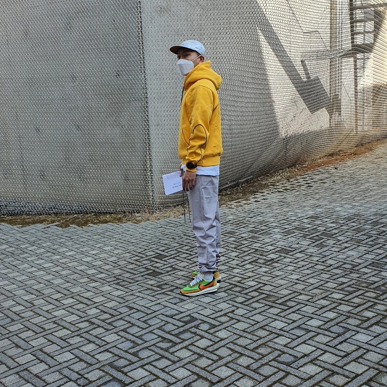 Nike x Drake Nocta Essential Hoodie University Gold - Asia, Nike x Sacai LDWaffle Green Multi 착용 스타일 - 1