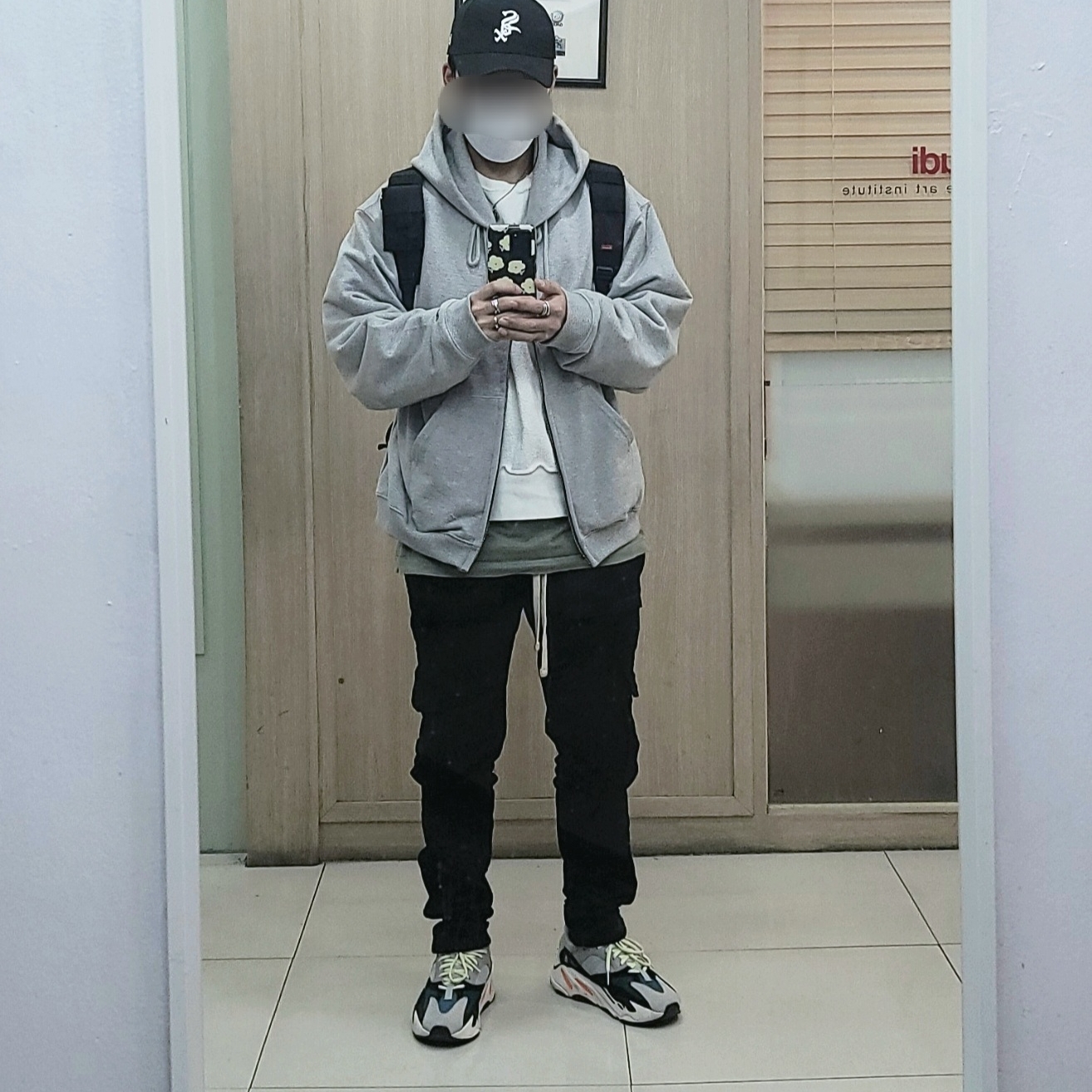 Adidas Yeezy Boost 700 Wave Runner Solid Grey 2017/2019 착용 스타일