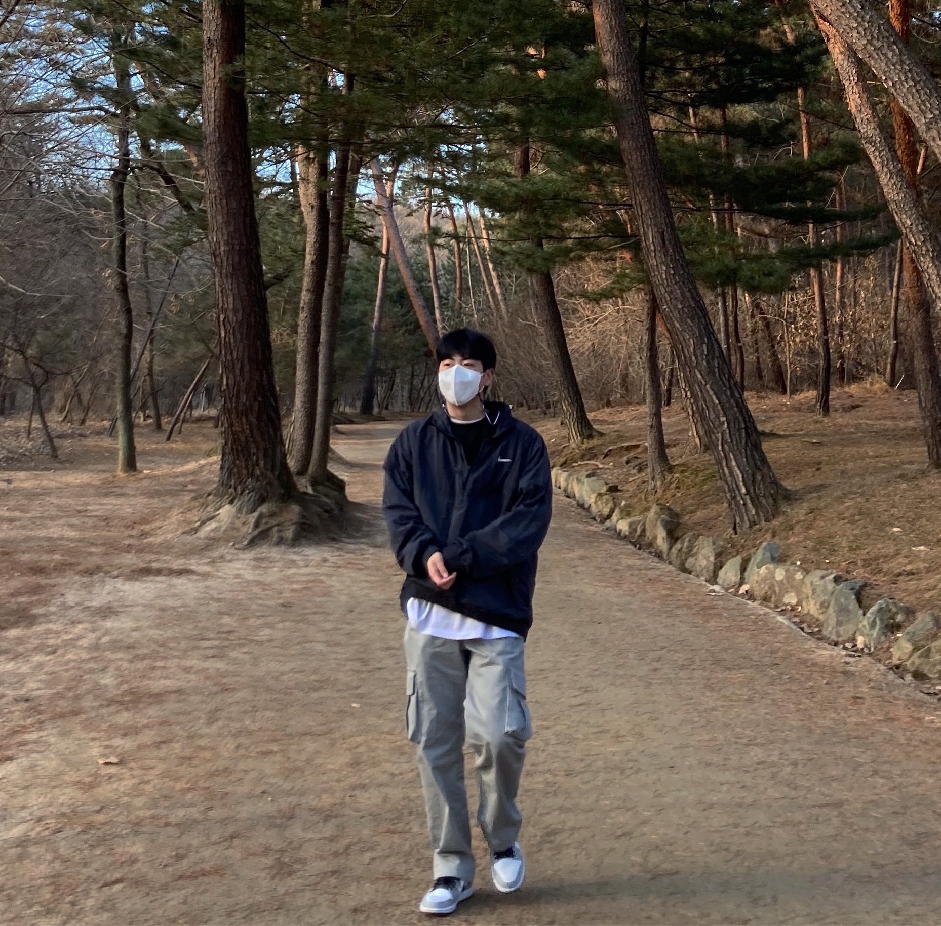 Nike x Stussy Windrunner Jacket Off Noir, (GS) Jordan 1 Low Light Smoke Grey 착용 스타일