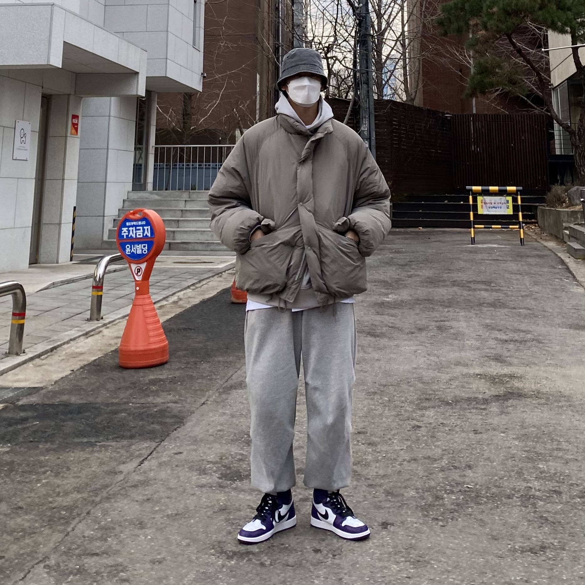 Jordan 1 Retro High OG Court Purple 2020, Palace x Arc'teryx Hood Grey - 20FW 착용 스타일 - 1