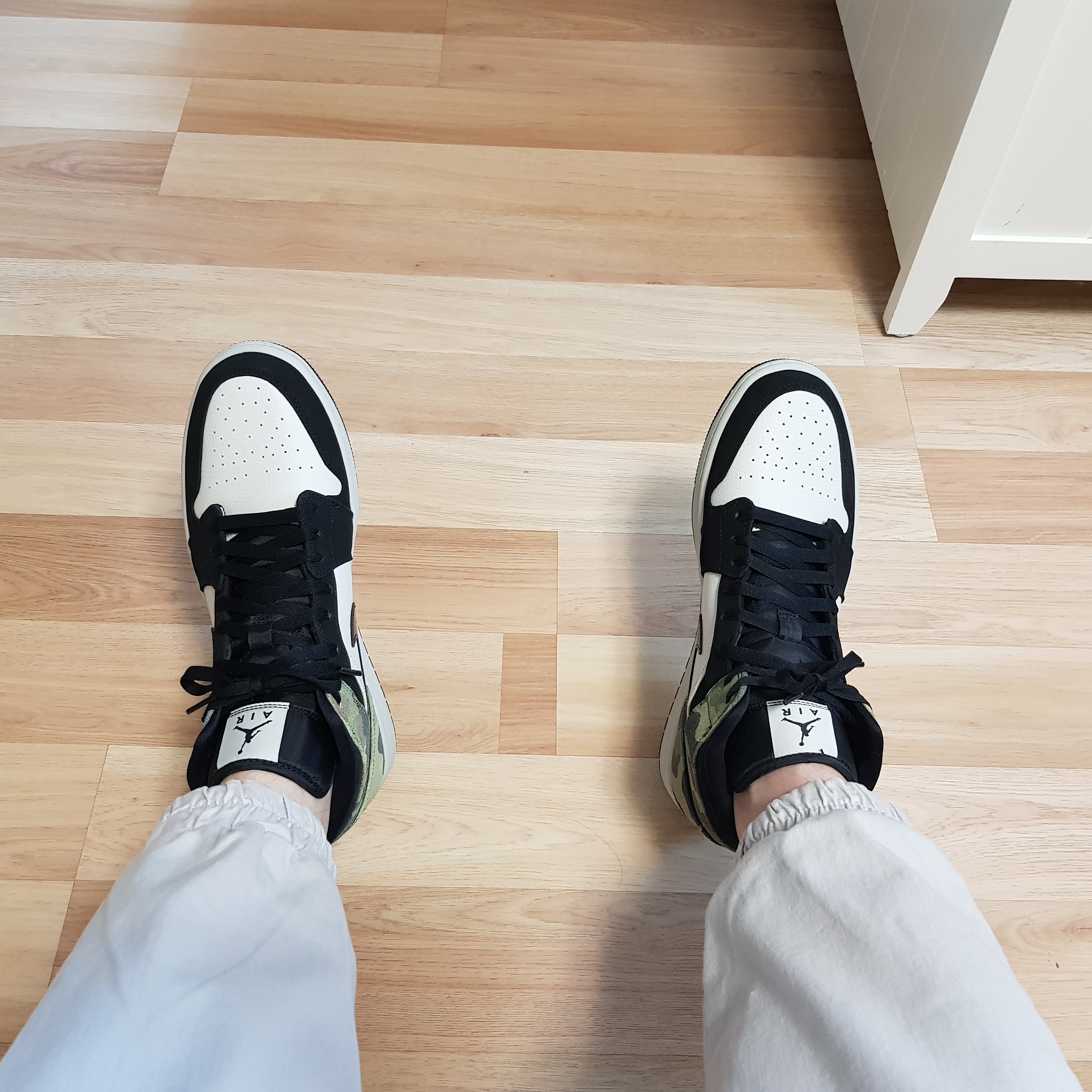 Jordan 1 Mid Camo 2020 착용 스타일 - 1