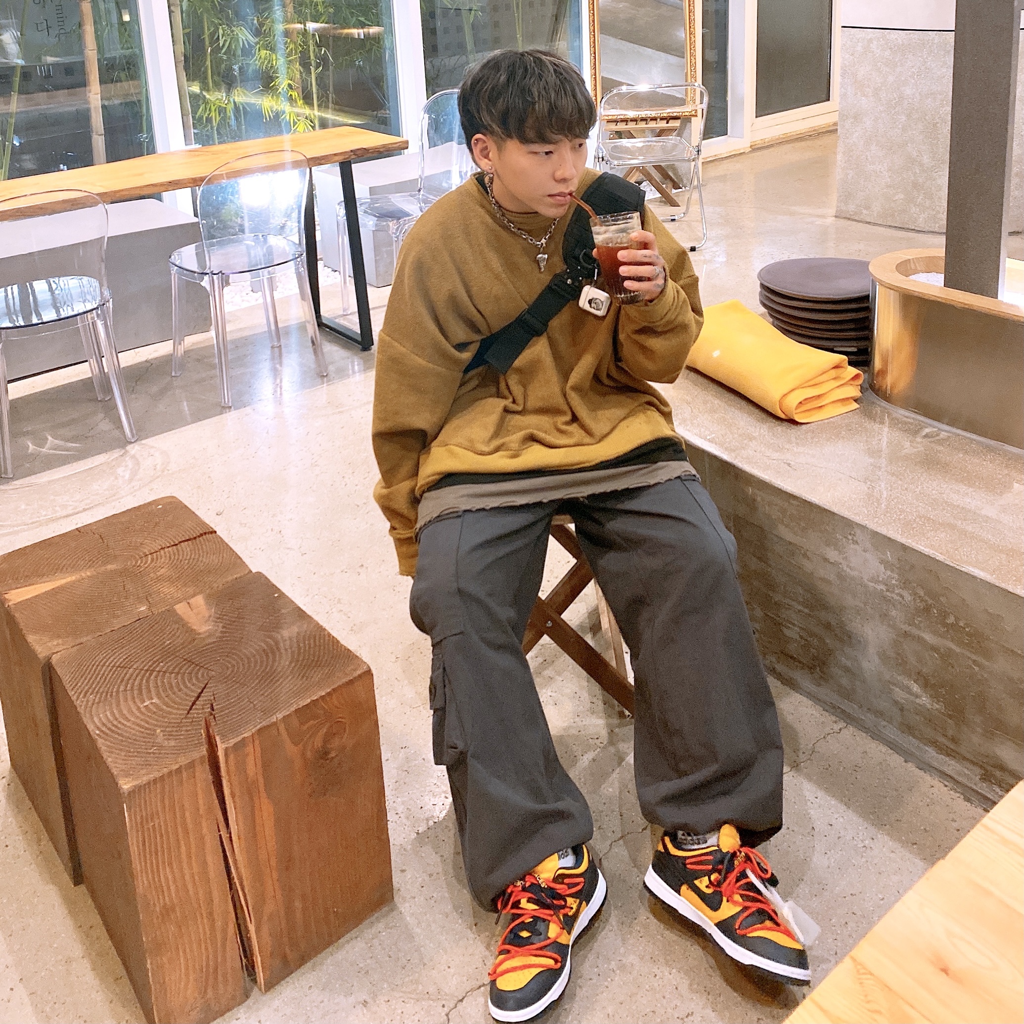 Nike x Off-White Dunk Low University Gold Midnight Navy 착용 스타일