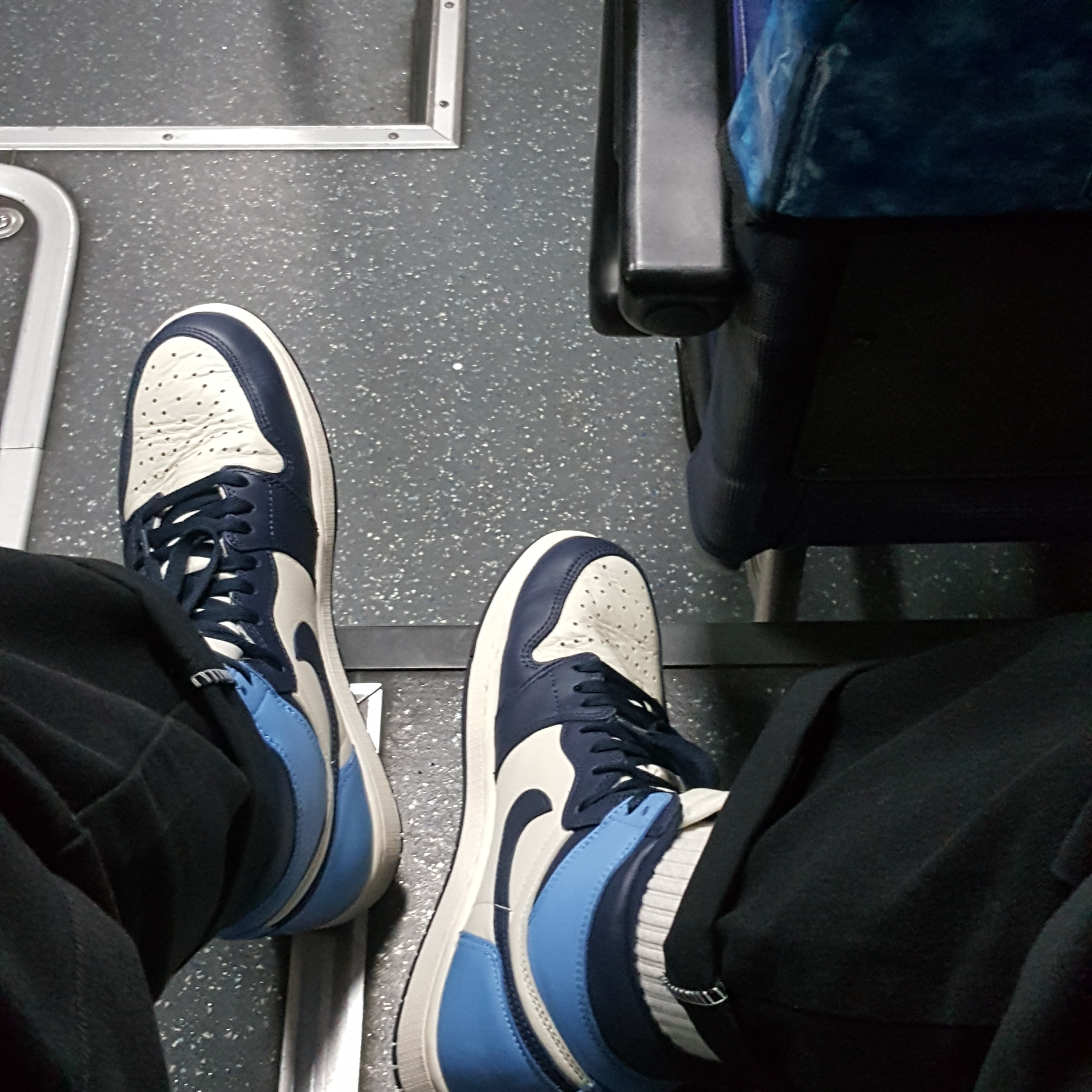 Jordan 1 Retro High Obsidian UNC 착용 스타일
