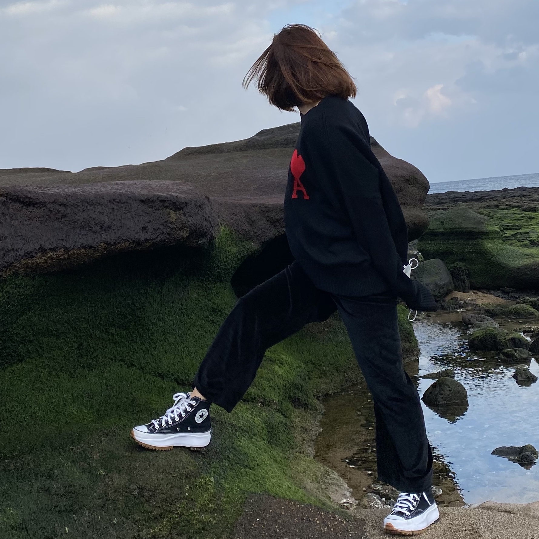 Converse Run Star Hike Hi Black White Gum 착용 스타일 - 3