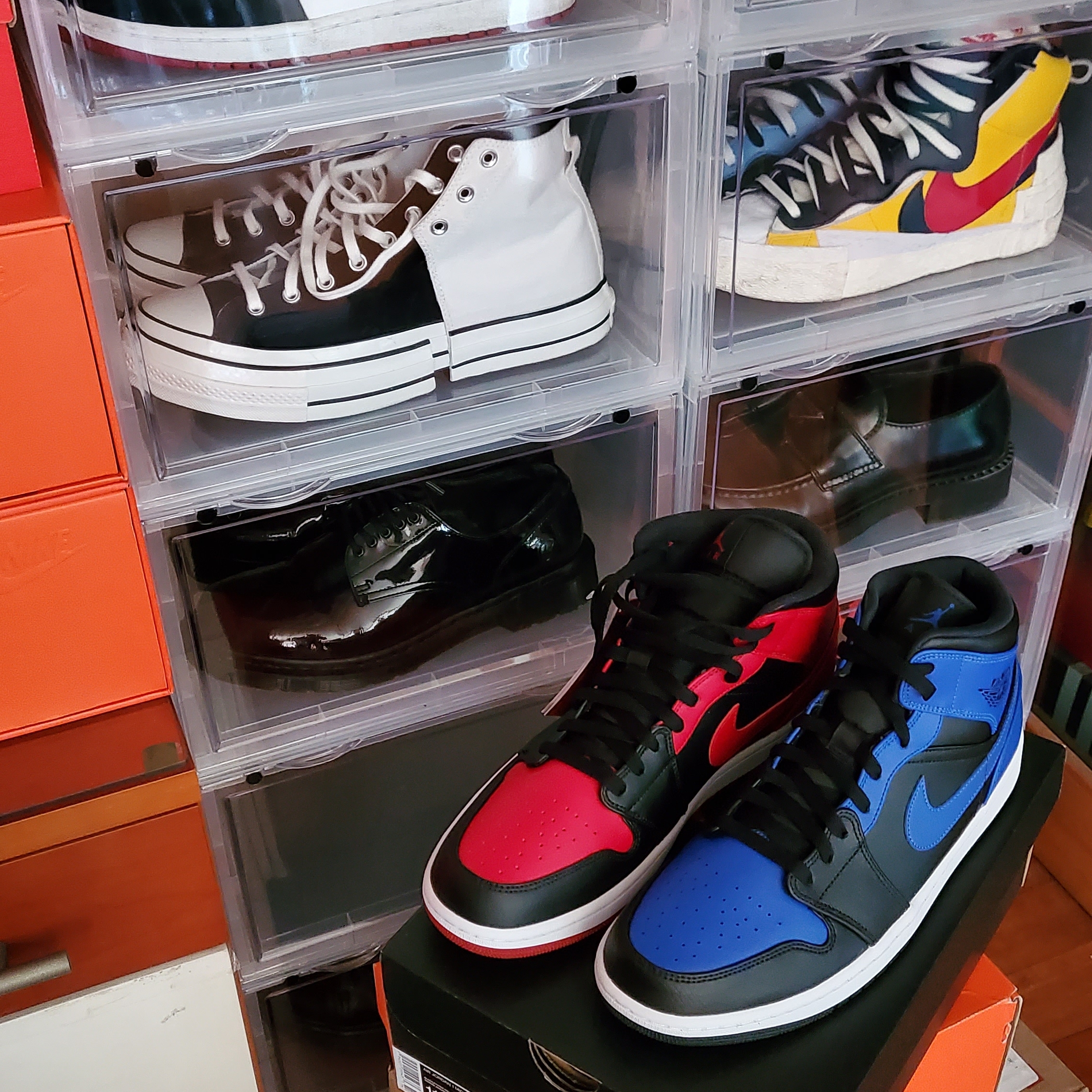Jordan 1 Mid Bred Banned 2020, Jordan 1 Mid Black Hyper Royal 착용 스타일