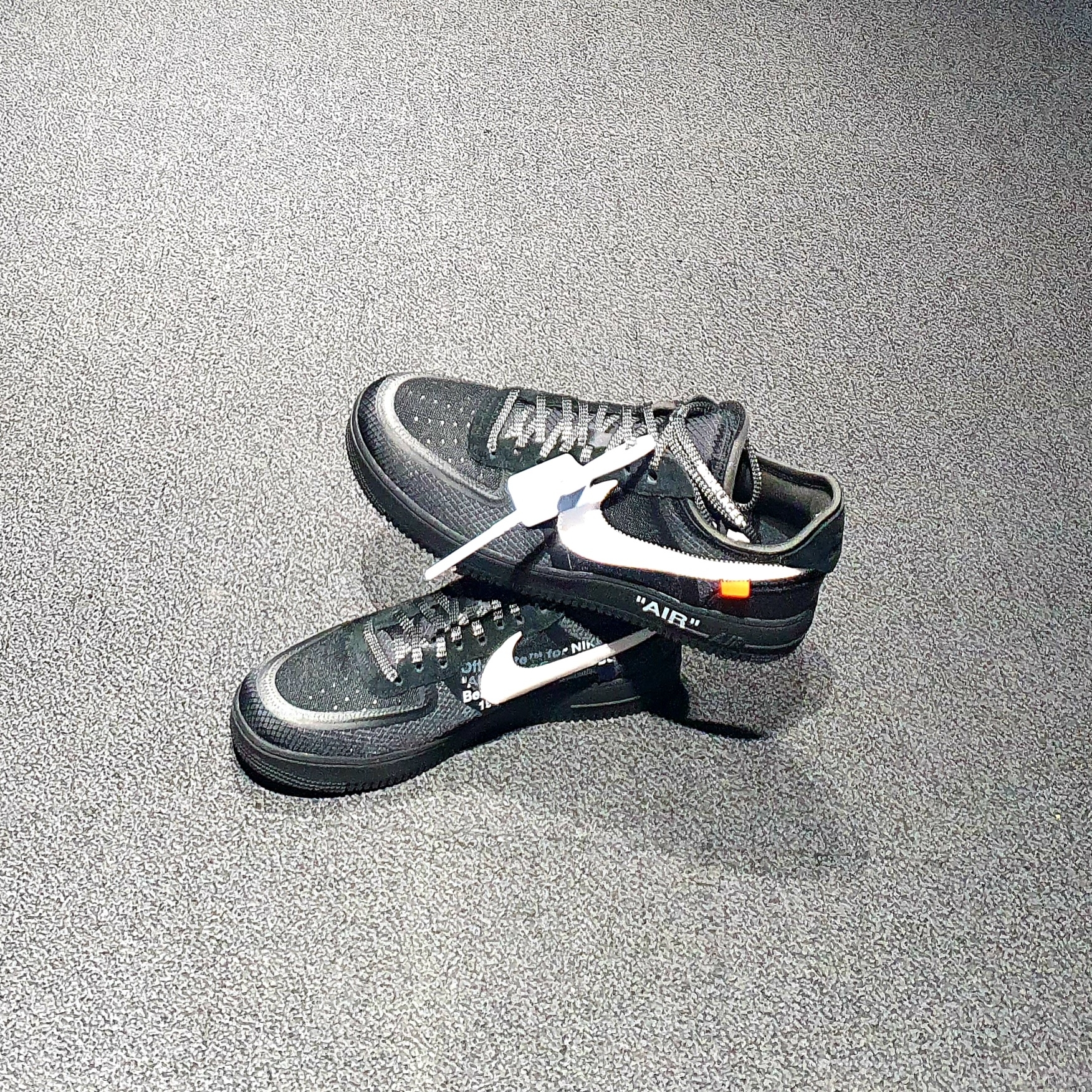 Nike x Off-White Air Force 1 Low Black White 착용 스타일 - 2