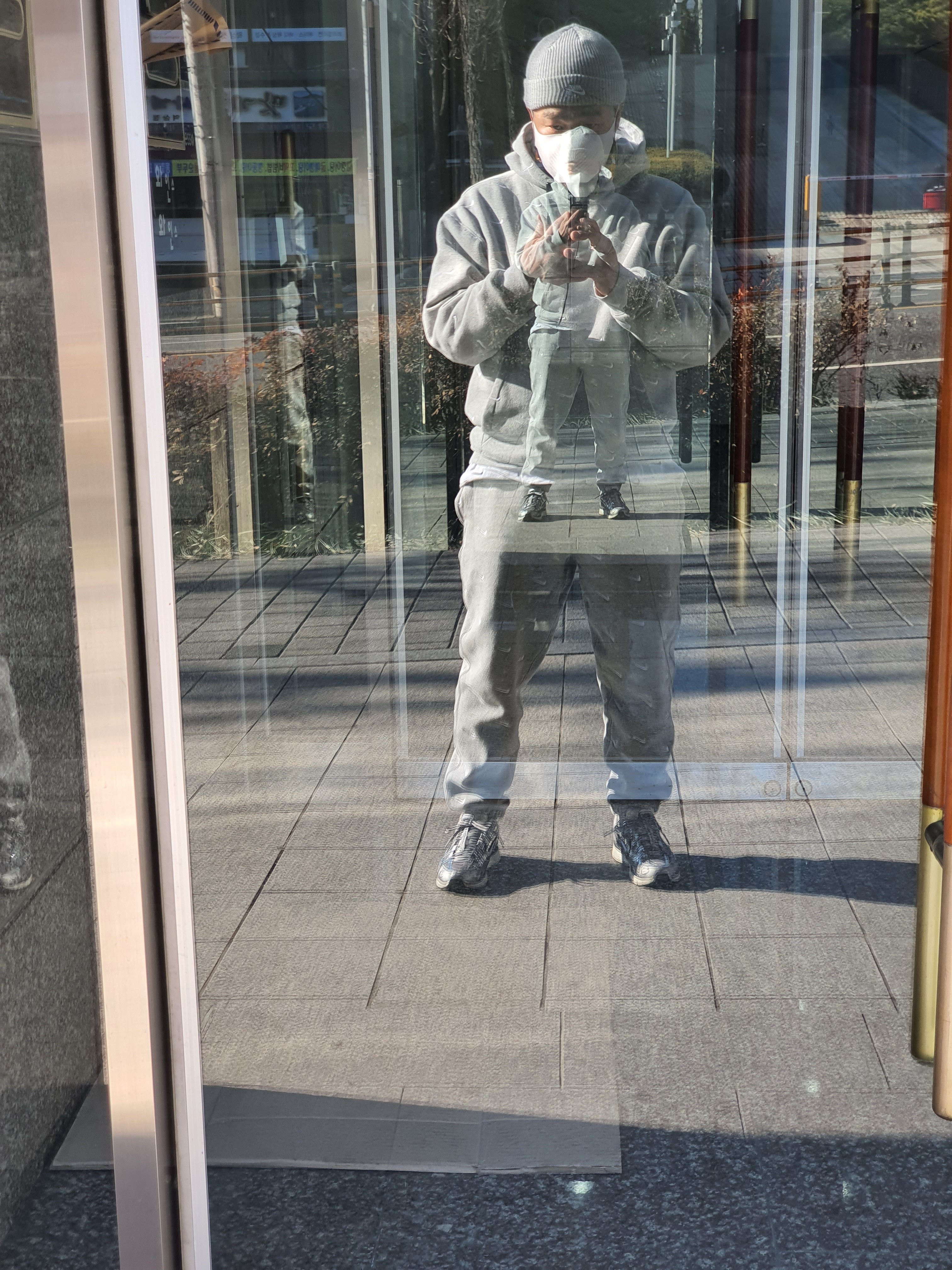 Nike NRG Swoosh Logo Hoodie Grey Heather, Nike P-6000 Metallic Silver 착용 스타일 - 2